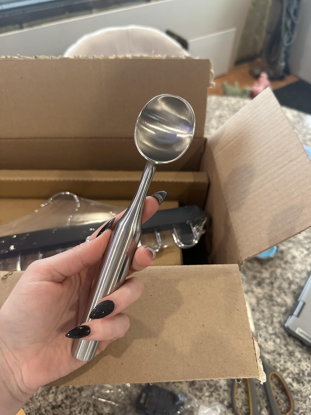 Stainless Steel Ice Cream Scoop - Heavy Duty Ice Cream Scooper with Ergonomic Handle - One-Piece Metal Ice Cream Spoon for Gelato, Sorbet, Cookies - Durable, Easy to Use & Dishwasher Safe customer photo 1