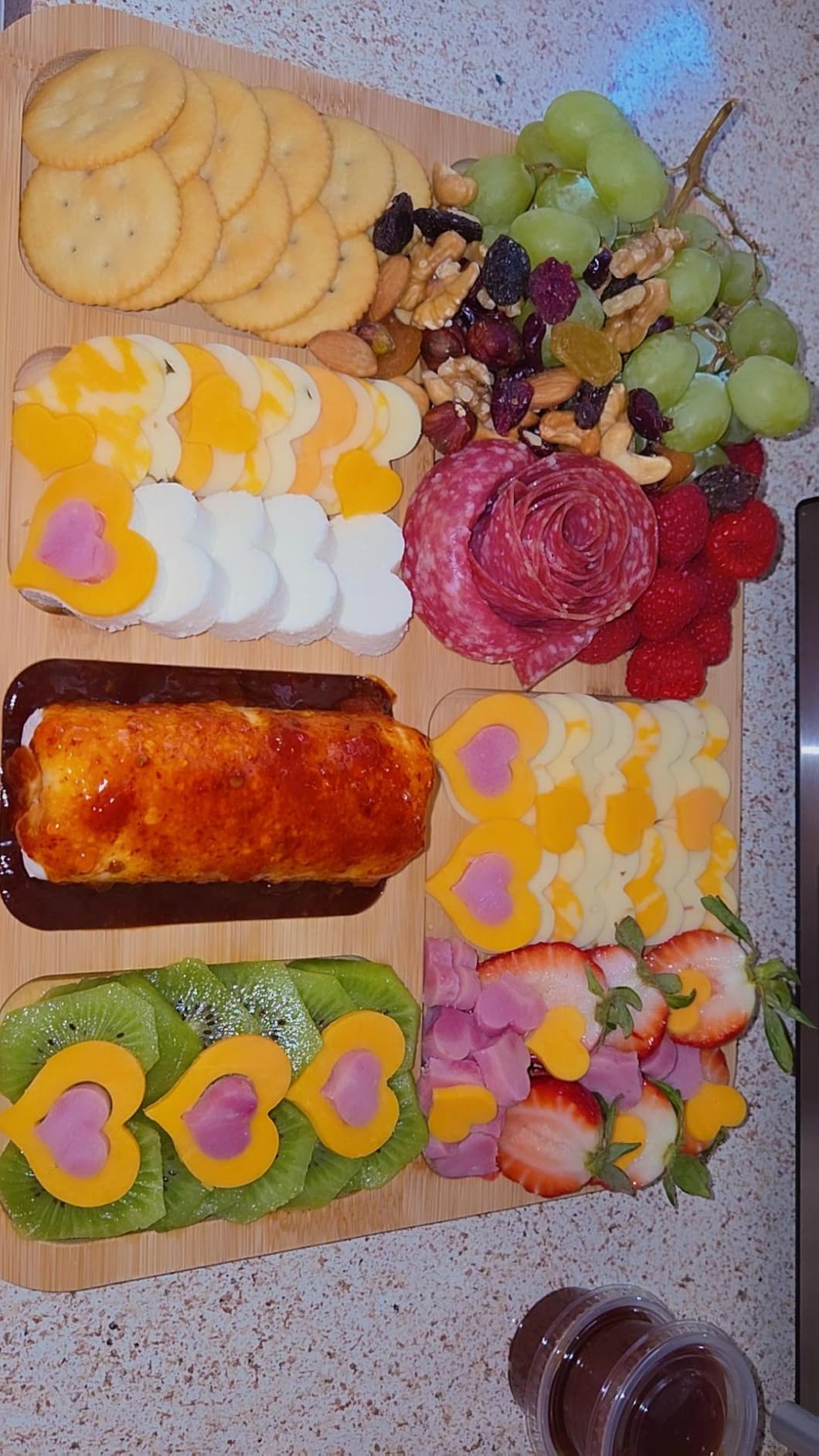 Charcuterie Board with Clear Lid, Portable Cheese Board with Dust-Proof Cover, Reversible Bamboo Cutting Board & Snack Tray, Easy-Open Latches for Picnics, Parties, Housewarming Gifts (6 Compartments) customer photo 2