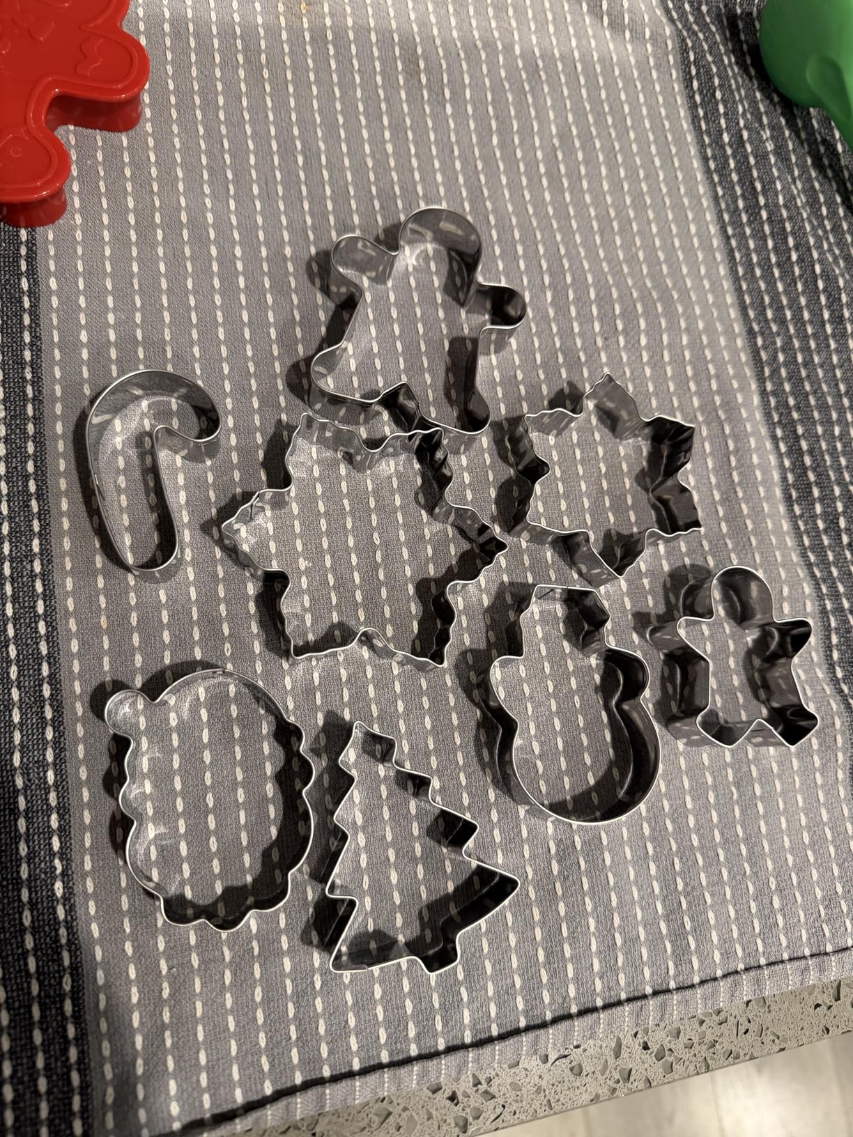 Christmas Cookie Cutters - 18 Pcs Holiday Cookie Cutter Set - Santa Face, Christmas Tree, Snowflake, Gingerbread Men, Snowman and Candy Cane Shapes Cookie Molds for Winter Holiday DIY Baking customer photo 2