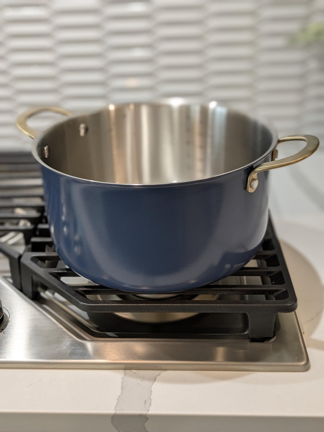 CAROTE 8QT Full Clad Tri Ply Stainless Steel Stock Pot with Lid, Kitchen Stockpot Soup Pot, Outer Ceramic Layer, Even Heating, All Stoves Compatible, Oven & Dishwasher Safe, Stay Cool Handle, White customer photo 2