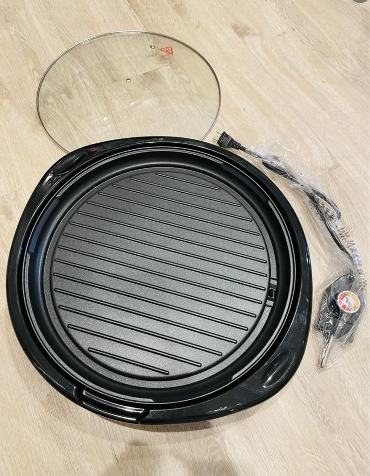 Elite Gourmet EMG-980BX Large Indoor Electric Round Nonstick Grill Cool Touch Fast Heat Up Ideal Low-Fat Meals Dishwasher Safe Includes Glass Lid, 14 inch, Black customer photo 2