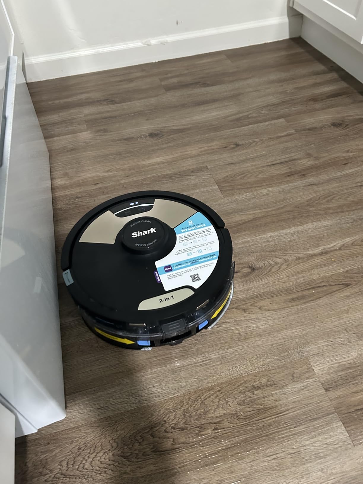 Shark Matrix Plus 2in1 Robot Vacuum & Mop with Sonic Mopping, Matrix Clean, Home Mapping, HEPA Bagless Self Empty Base, CleanEdge, for Pet Hair, WiFi, Compatible with Alexa, Black/Gold (AV2613WA) customer photo 1