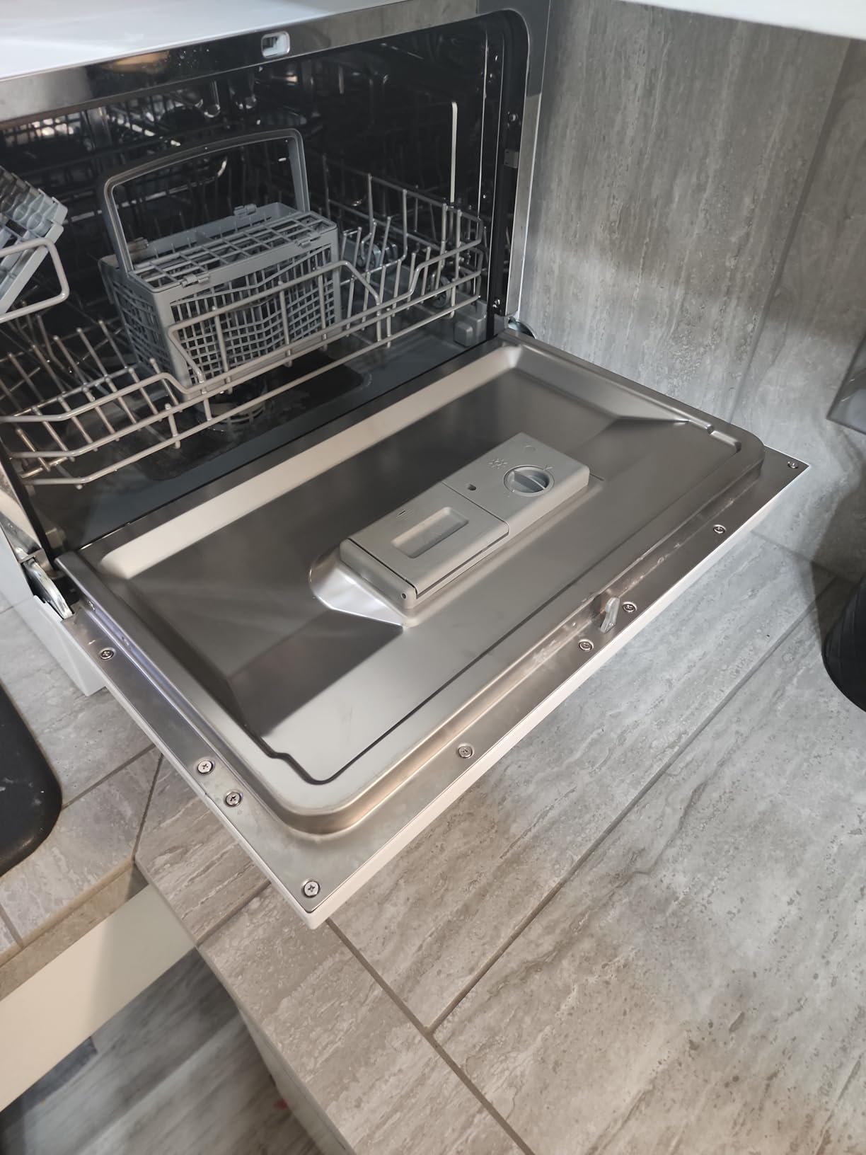 HAMILTON BEACH Portable Dishwasher with Wheels, 19in Wide, 8 Place Settings Capacity, White customer photo 1