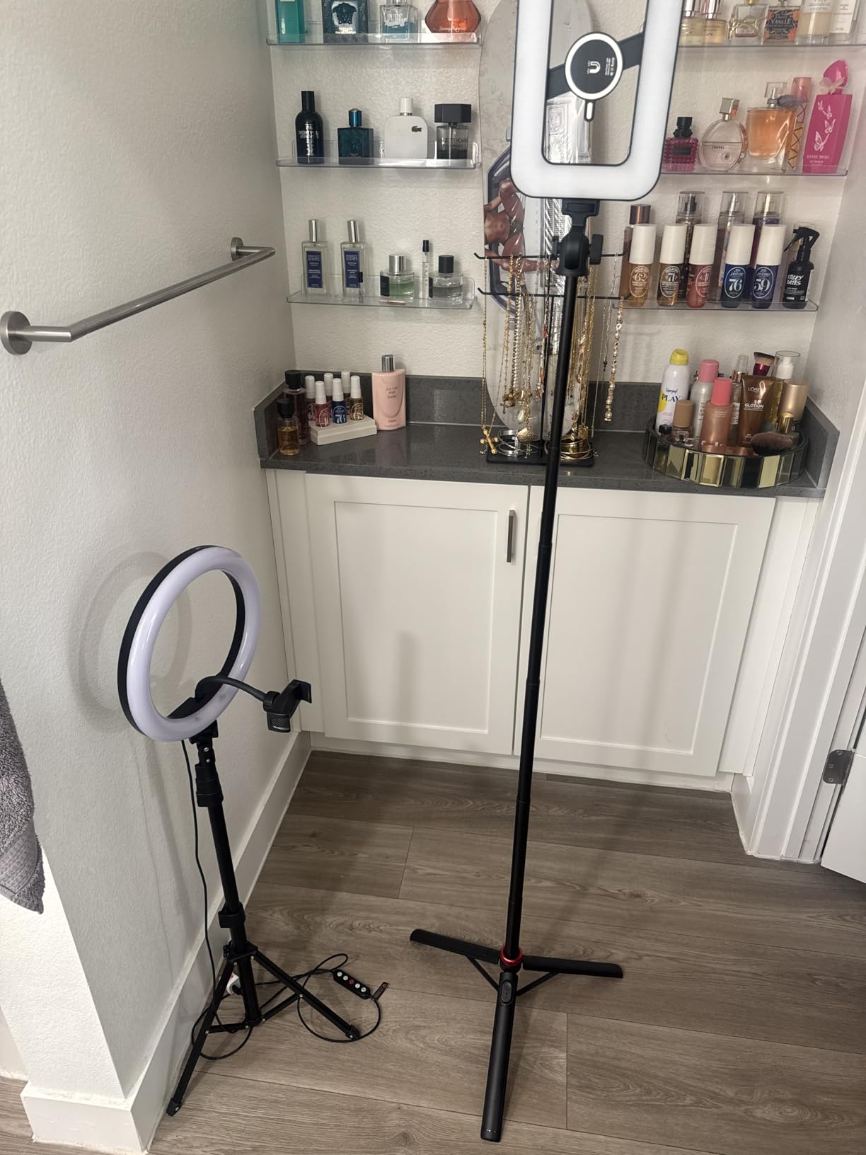 Tripod for iPhone with Light, Portable 15W Ring Light with Stand and Phone Holder for Video Recording, 6000mAh Magnetic Phone Tripod with Light 2500K-9000K for Food Hunt,Mukbang Video,Vlogging,CRI＞95 customer photo 1