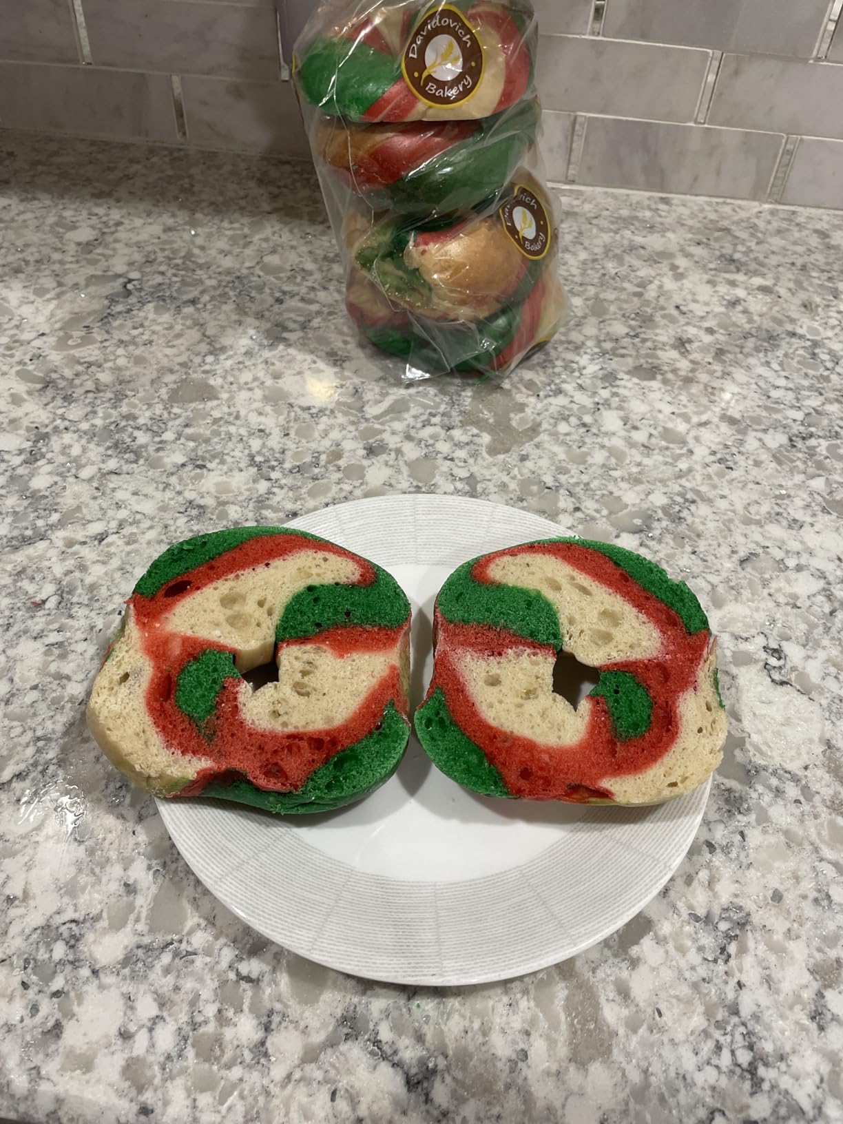 Bagel Cutter Slicer - Precision Bagel Slicer with Auto-Center Holder - Compact 7-Inch Space-Saving Design for Even Cutting Large and Small Bread at Home or Cafe Kitchen - Black customer photo 1