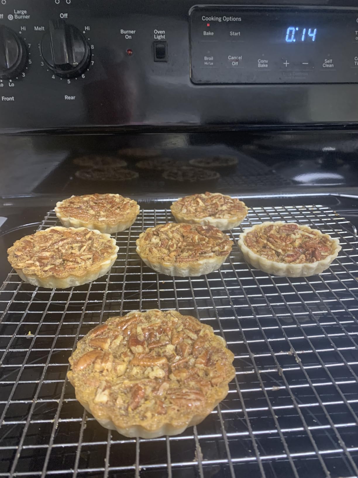 Tart Pan Set, 11 & 9 Inch Tart Pans with 6Pcs 4 Inch Mini Pans, Removable Bottom, Non-Stick Coating (8 Pack) customer photo 2