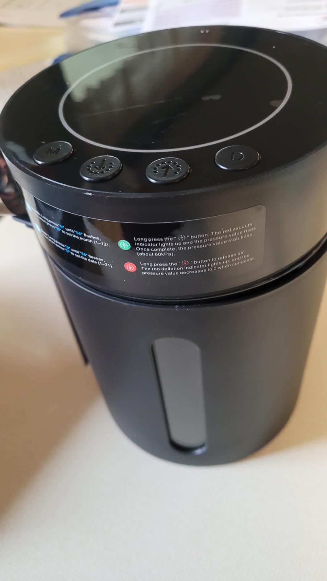 Automatic Vacuum Coffee Canister, 1.3L Airtight Food Storage Containers with Smart Pressure Sensor, Electric Coffee Bean Container Rechargeable with LED Display Window for Home Kitchen Food Storage customer photo 1