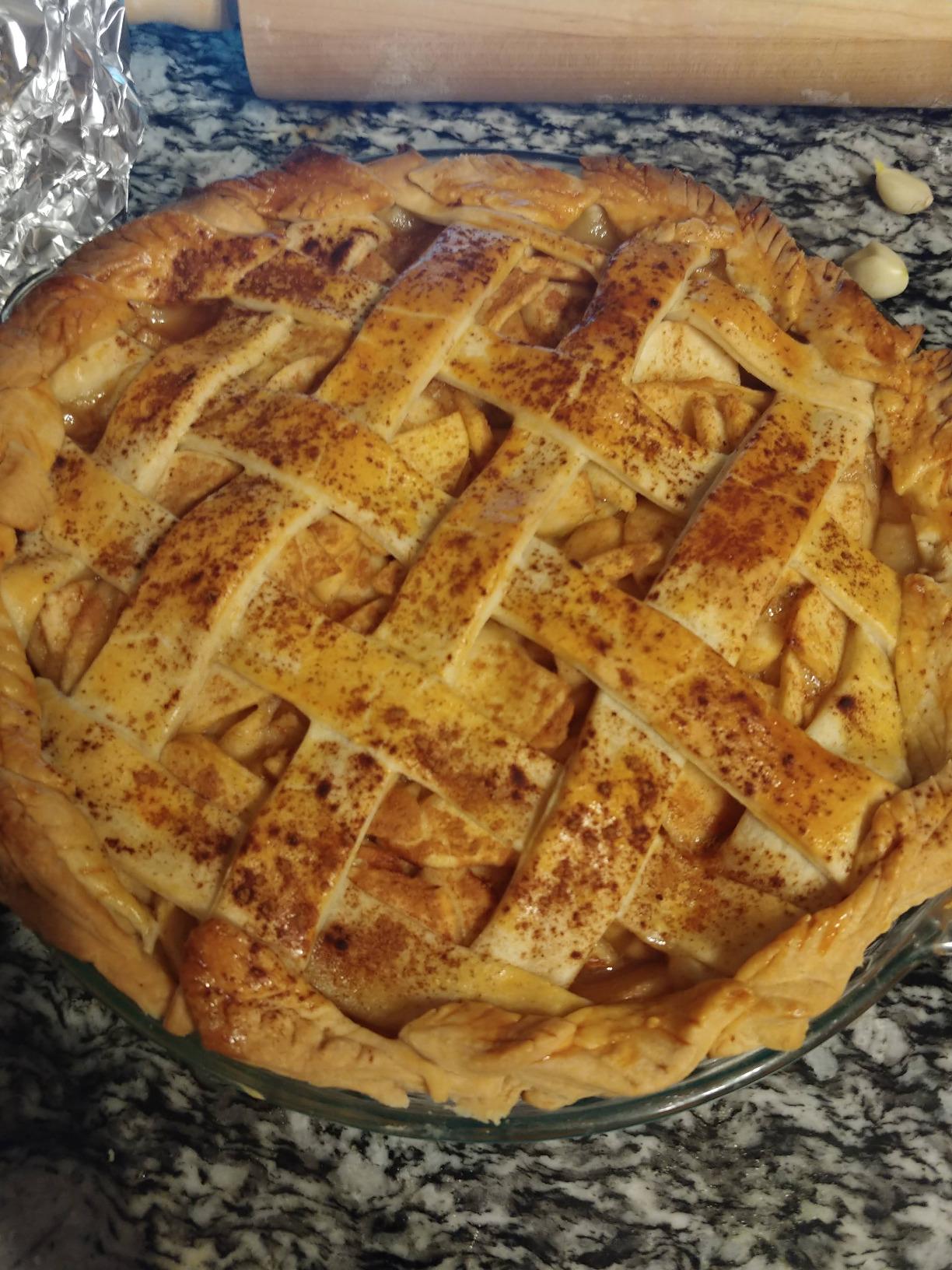 Pyrex Deep Pie Plate 9.5 Inch 2.5 Quart Glass Baking Dish - Made in USA | Deep customer photo 1