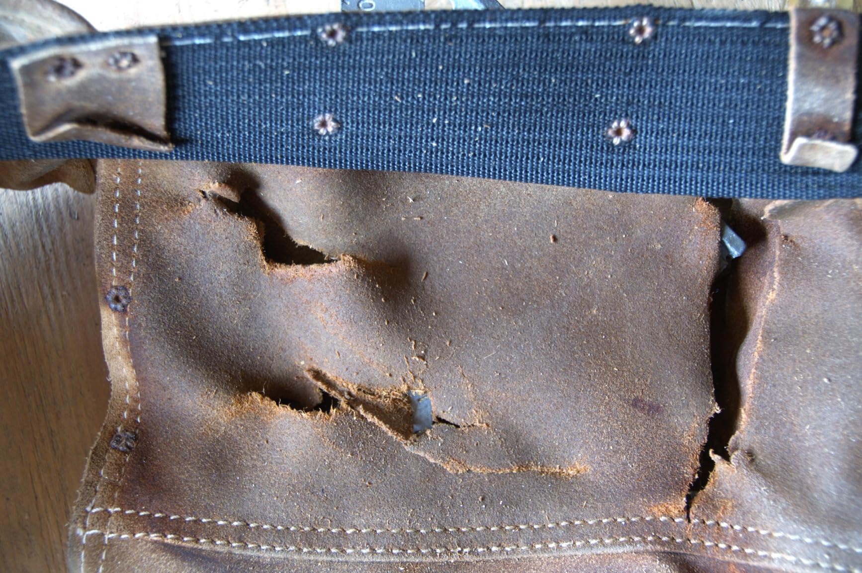 Custom Leathercraft I427X Heavy Duty Contractor-Grade Suede Leather Work Apron, 2 Steel Hammer Loops, 12 Pockets, Tan, Brown customer photo 1