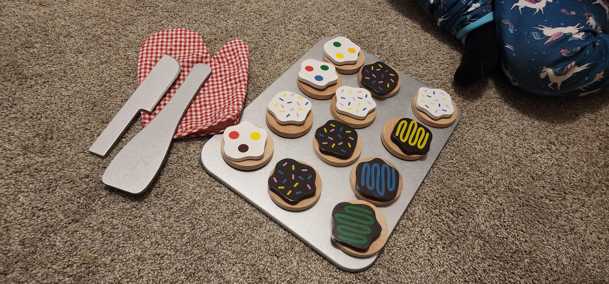 Melissa & Doug Slice & Bake Cookie Set with Wooden Play Food, Colorful Toppings & Play Kitchen Accessories, Preschool Learning Toys for Girls & Boys 3+ customer photo 2