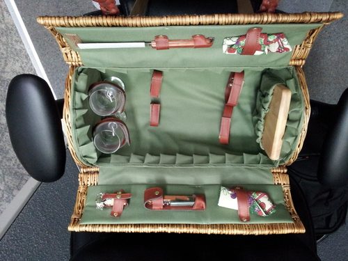 PICNIC TIME Verona Wine & Cheese Picnic Basket, Romantic English-Style Rounded Wooden Wicker Basket with Deluxe Service for 2, Fully-lined Interior and Handwoven, (Pine Green) customer photo 2