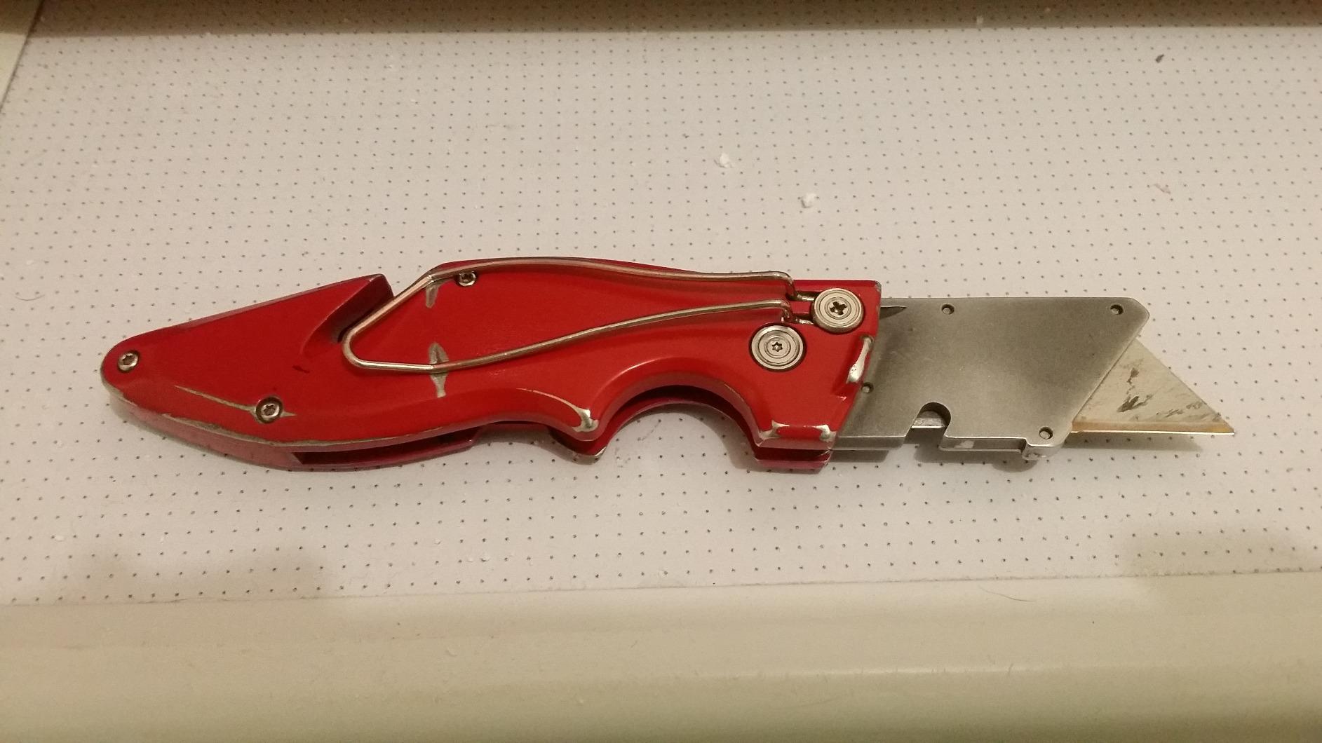 Milwaukee 48-22-1901 Fastback Press and Flip Utility Knife with Belt Clip and Onboard Wire Stripping customer photo 1