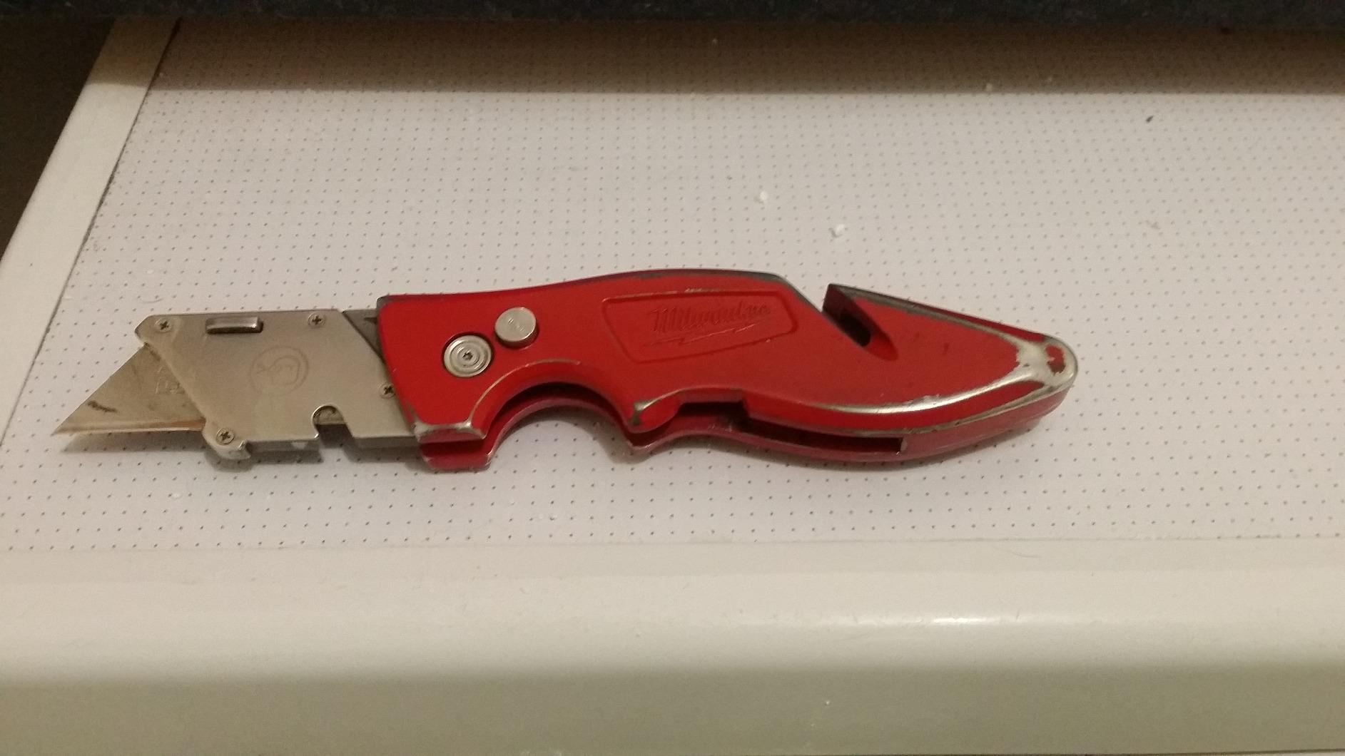 Milwaukee 48-22-1901 Fastback Press and Flip Utility Knife with Belt Clip and Onboard Wire Stripping customer photo 2