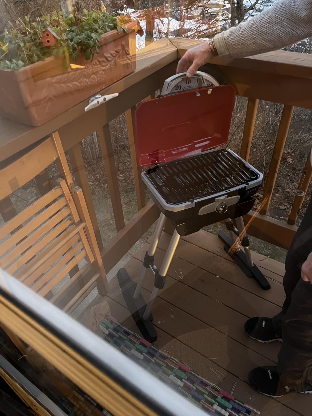 Cuisinart Petite Gourmet Portable Gas Grill with VersaStand, Compact Portable Grill Propane, 150 Sq. In. Cooking Surface, 5,500 BTU Burner Small Gas Grills for Camping, BBQ, Adjustable Base, Handles customer photo 2