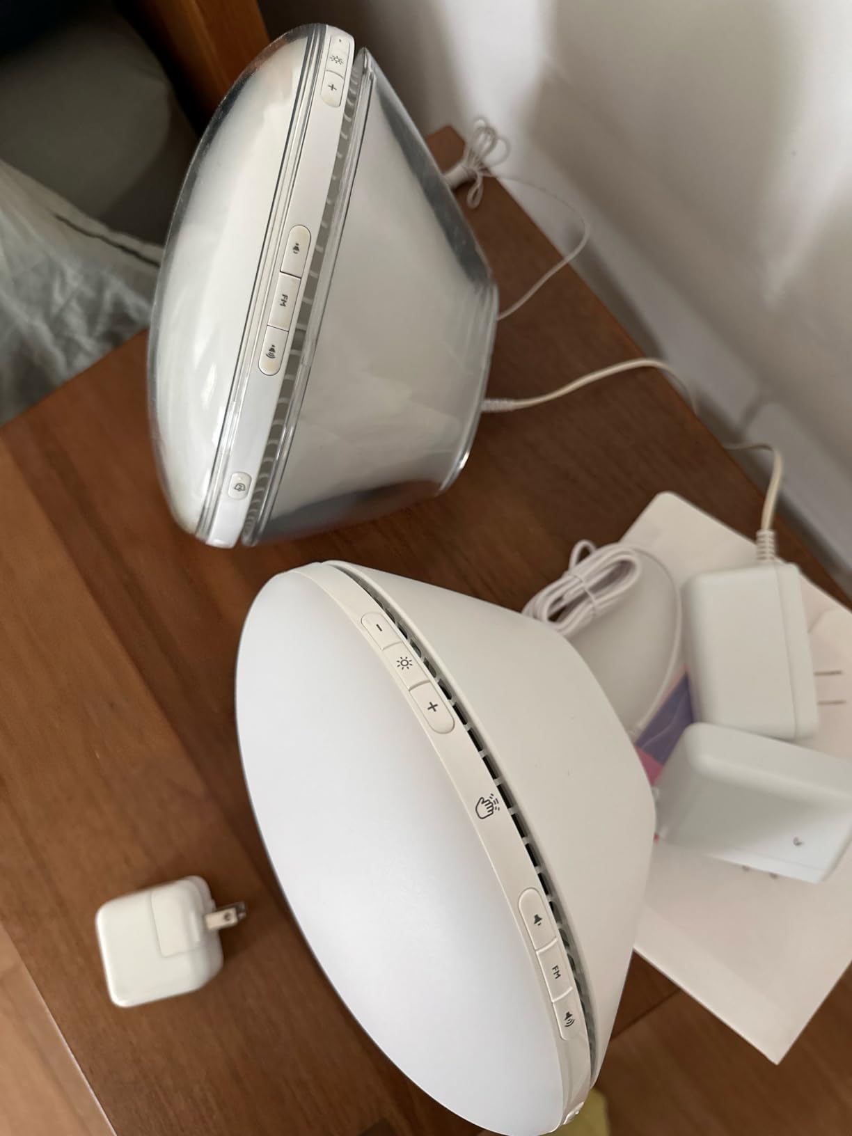 Philips SmartSleep Wake-up Light, Colored Sunrise and Sunset Simulation, 5 Natural Sounds, FM Radio & Reading Lamp, Tap Snooze, HF3520/60 customer photo 1