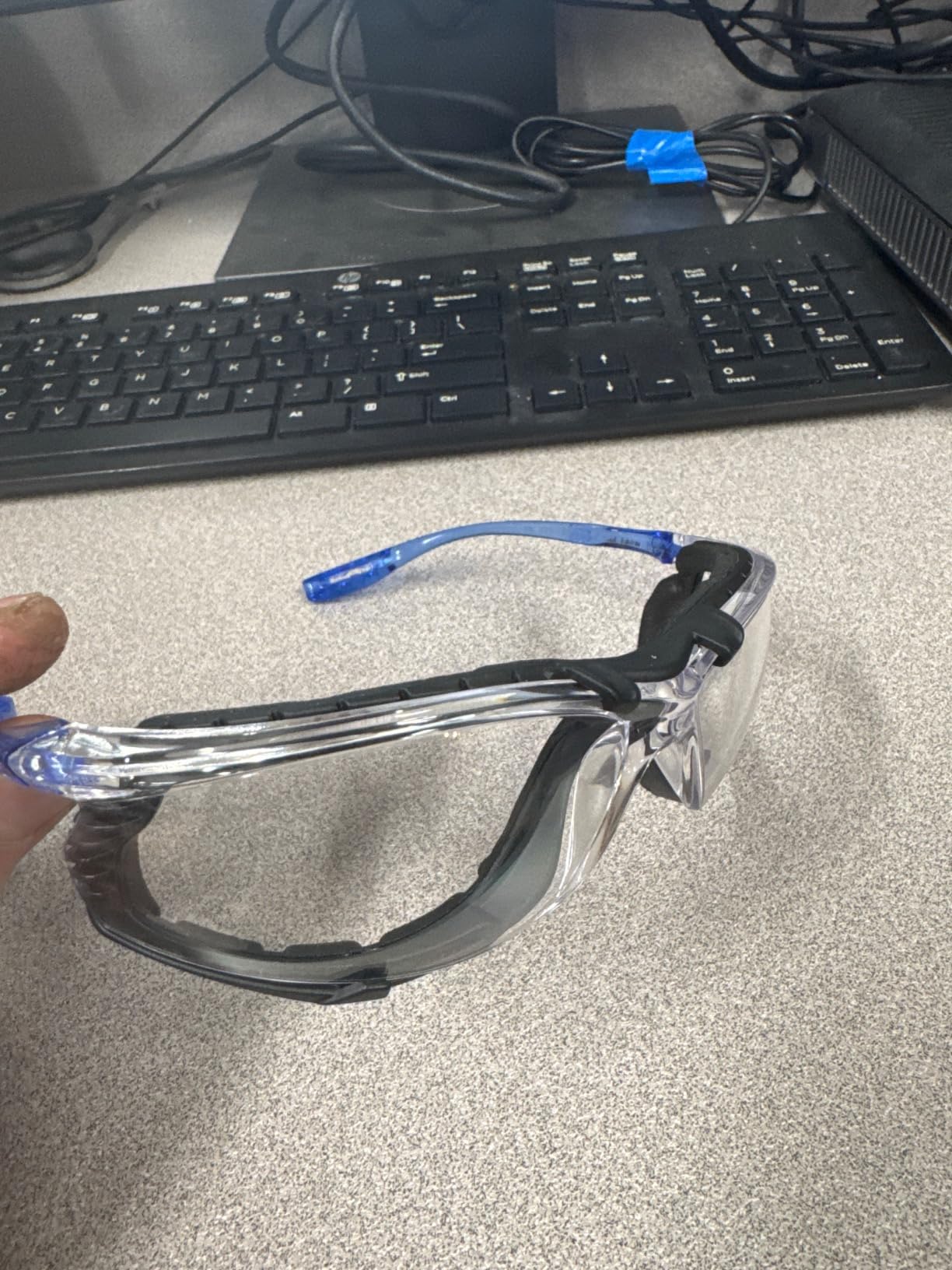 3M Safety Glasses, Virtua CCS, ANSI Z87, Anti-Fog, Clear Lens, Blue Frame, Corded Ear Plug Control System, Removable Foam Gasket, Pack of 1 customer photo 2