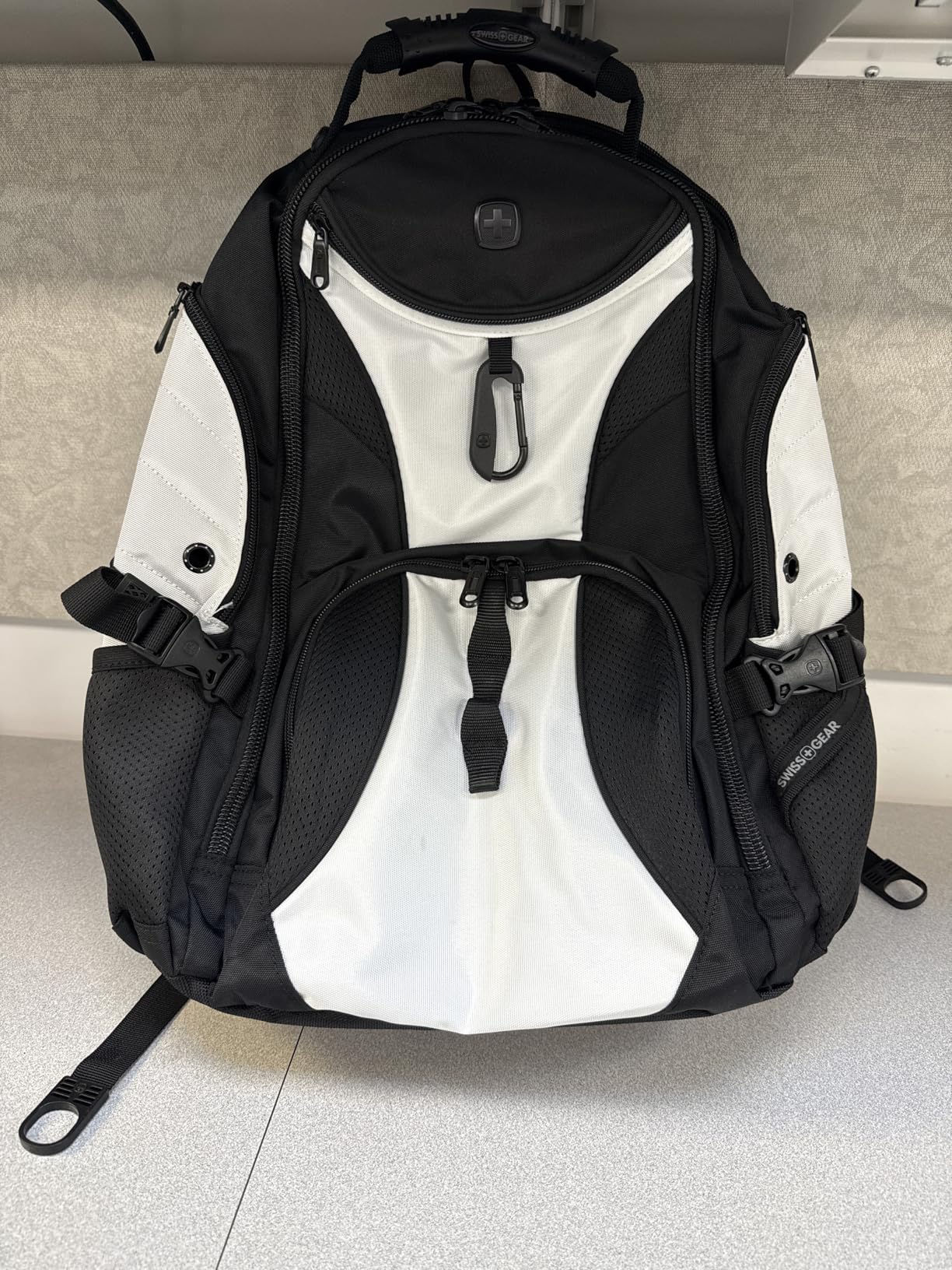 SWISSGEAR 1900 ScanSmart TSA Laptop Backpack Fits 17 Inch Laptop with RFID Protection and Tablet Pocket, Blue/Black, 19-Inch customer photo 2