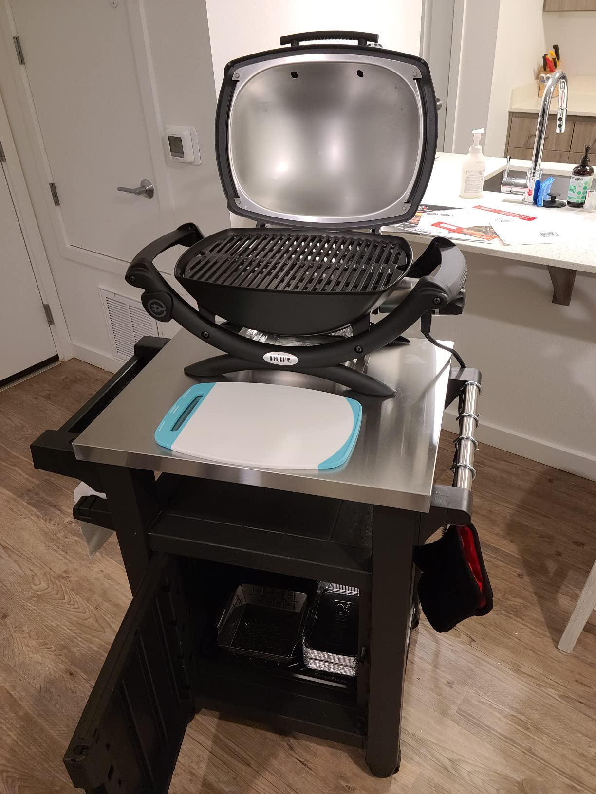 Weber Q1400 Electric Grill, Gray - Portable 1560-Watt Outdoor Electric BBQ with Porcelain-Enameled Cast-Iron Grates customer photo 1