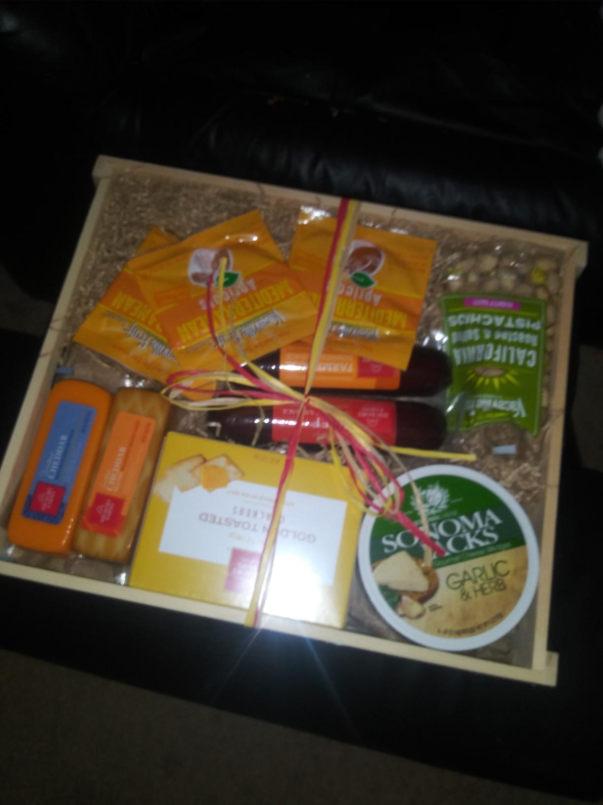 California Delicious Meat and Cheese Gift Crate, 7 Piece Set customer photo 2