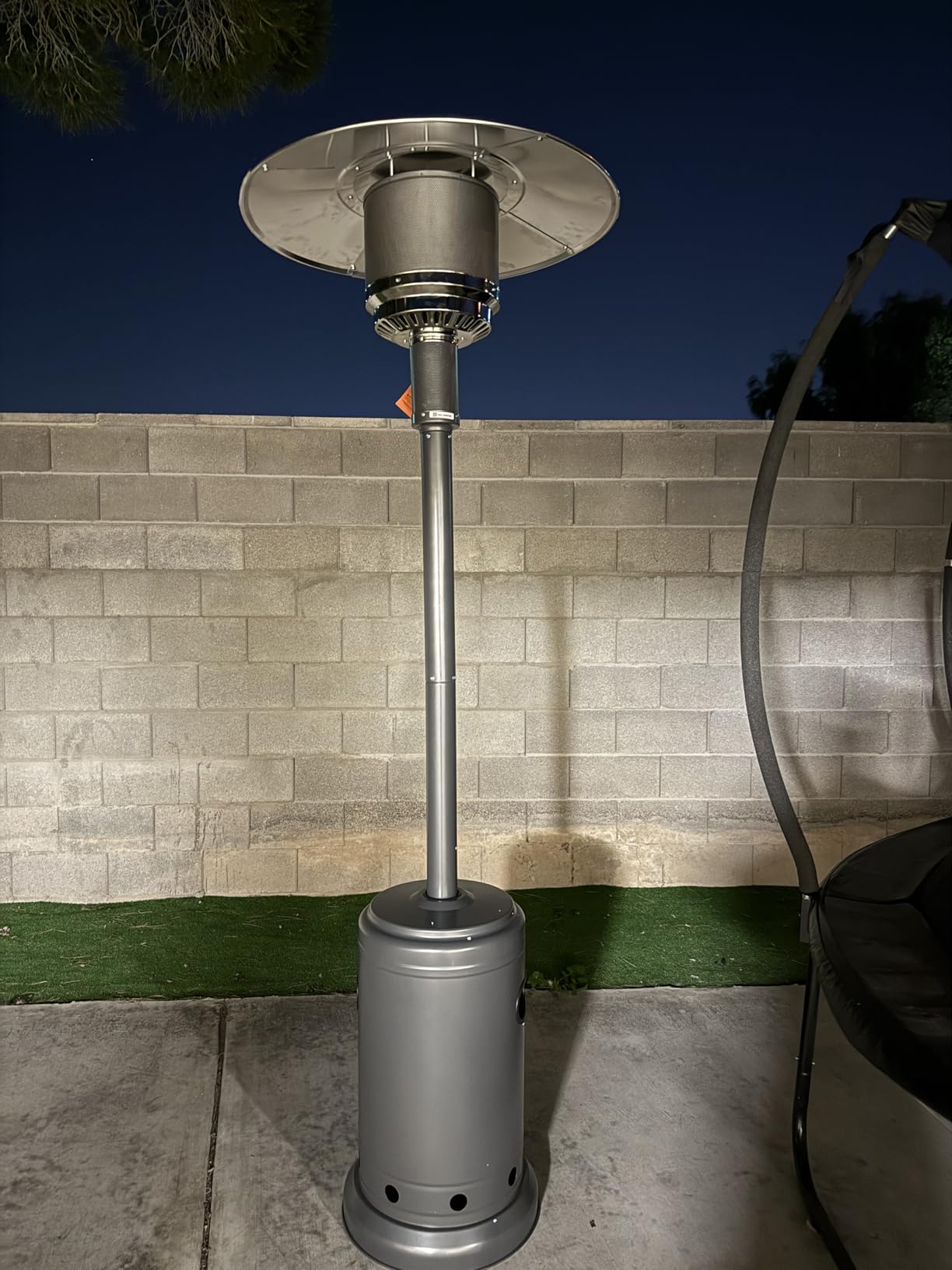 Amazon Basics 46,000 BTU Portable Outdoor Propane Patio Heater with Wheels, Commercial & Residential, Easy to Use, with Water Tank, Havana Bronze customer photo 2