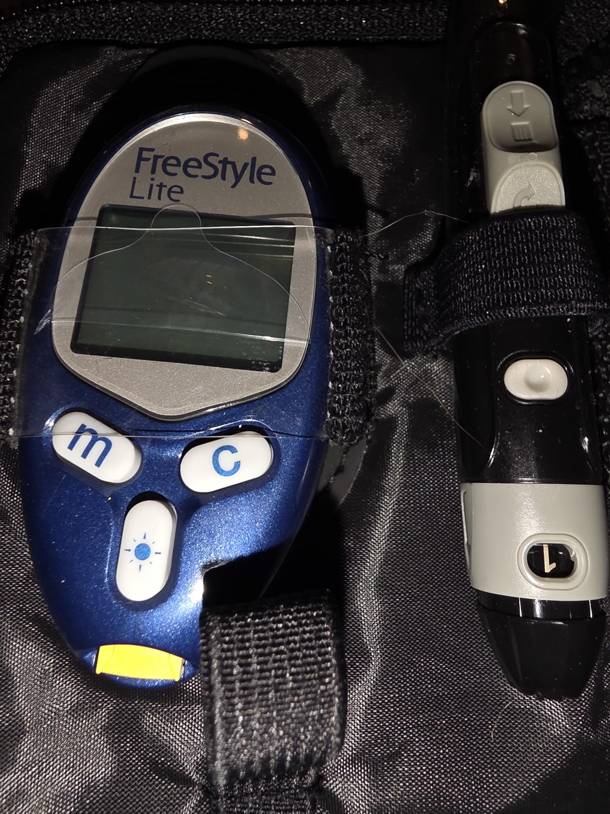 Abbott Freestyle Lite Blood Glucose Meter with Case customer photo 1