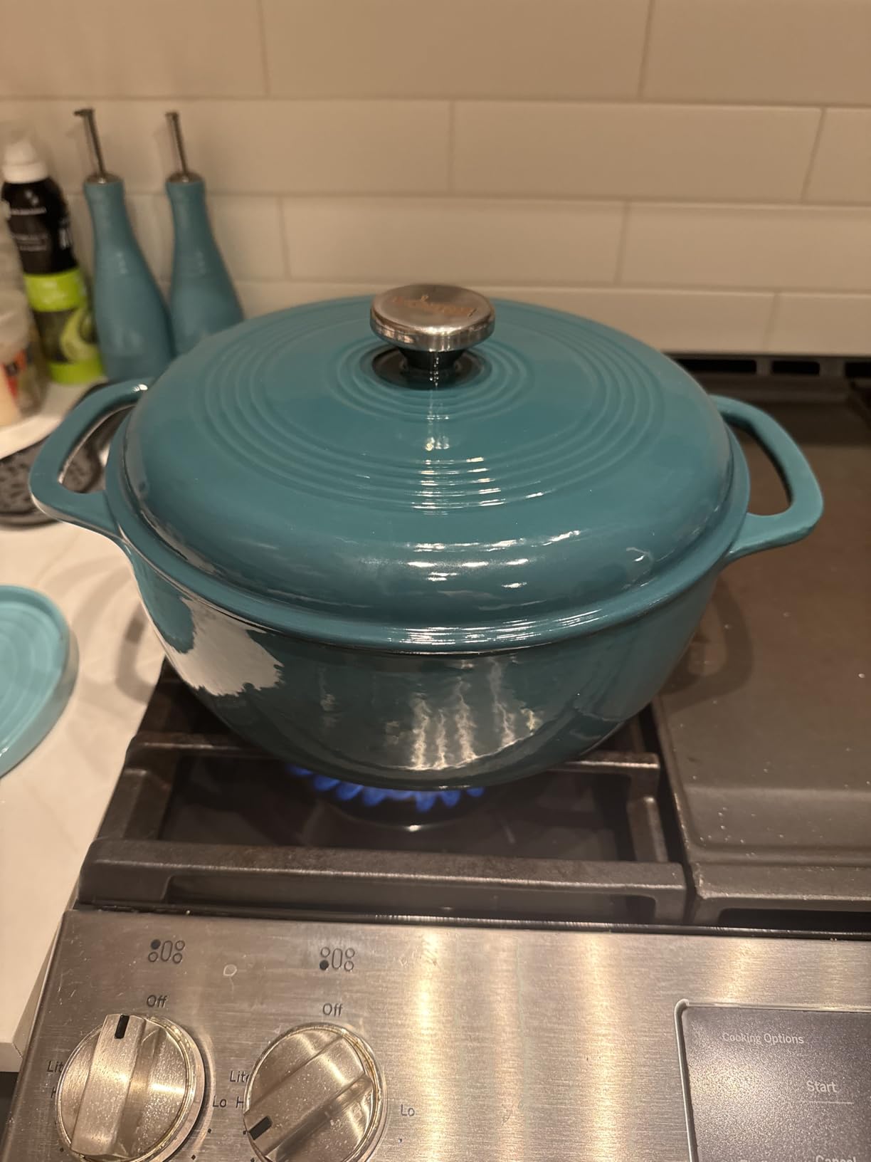 Lodge Essential Enamel Cast Iron Dutch Oven 6 Quarts, Oyster White customer photo 2