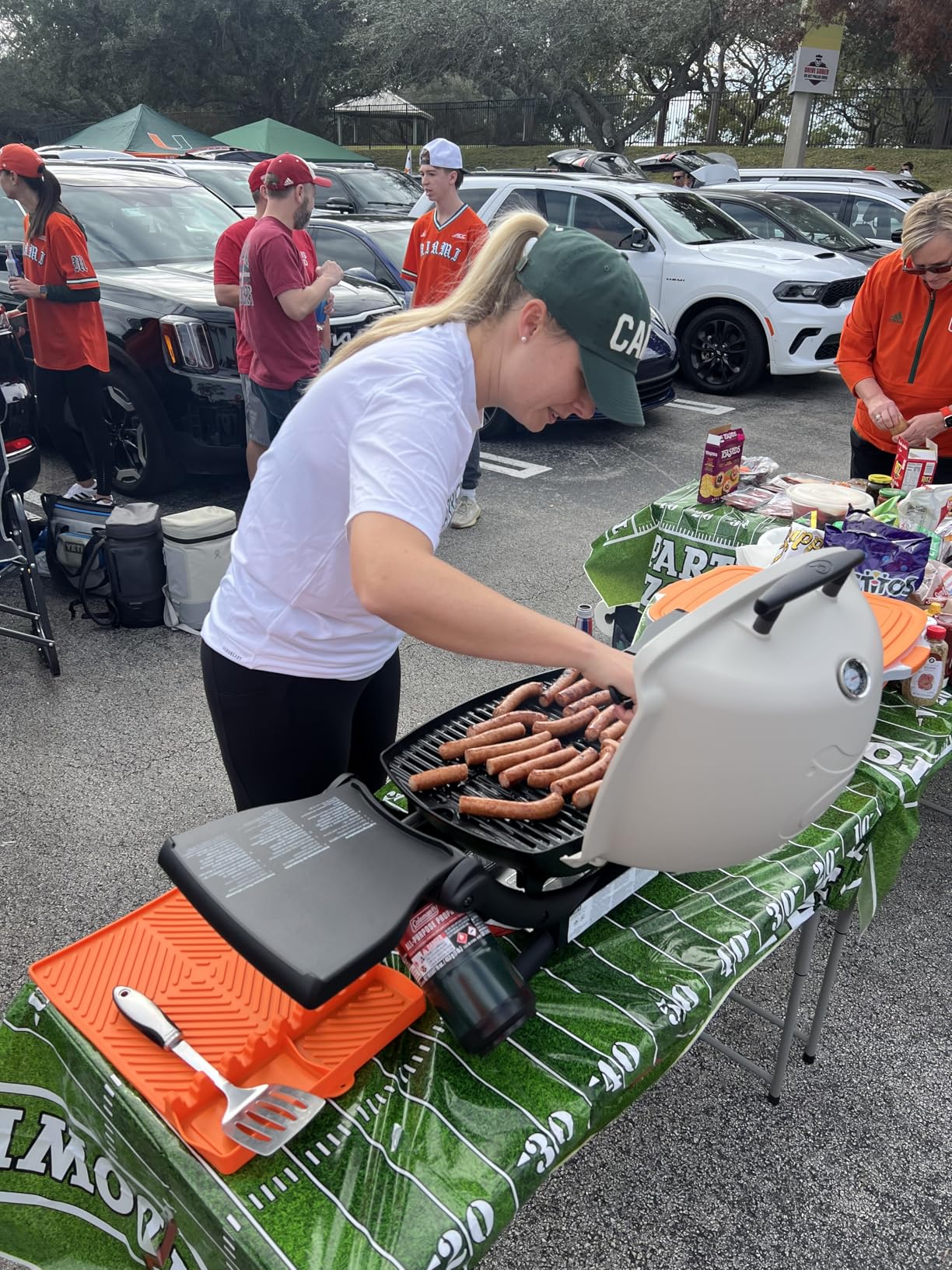 Weber Q1200 Liquid Propane Portable Gas Grill, Red - 1-Burner Travel and Camping Grill with Cast-Iron Grates & Electronic Ignition (8,500 BTU Burner) customer photo 1