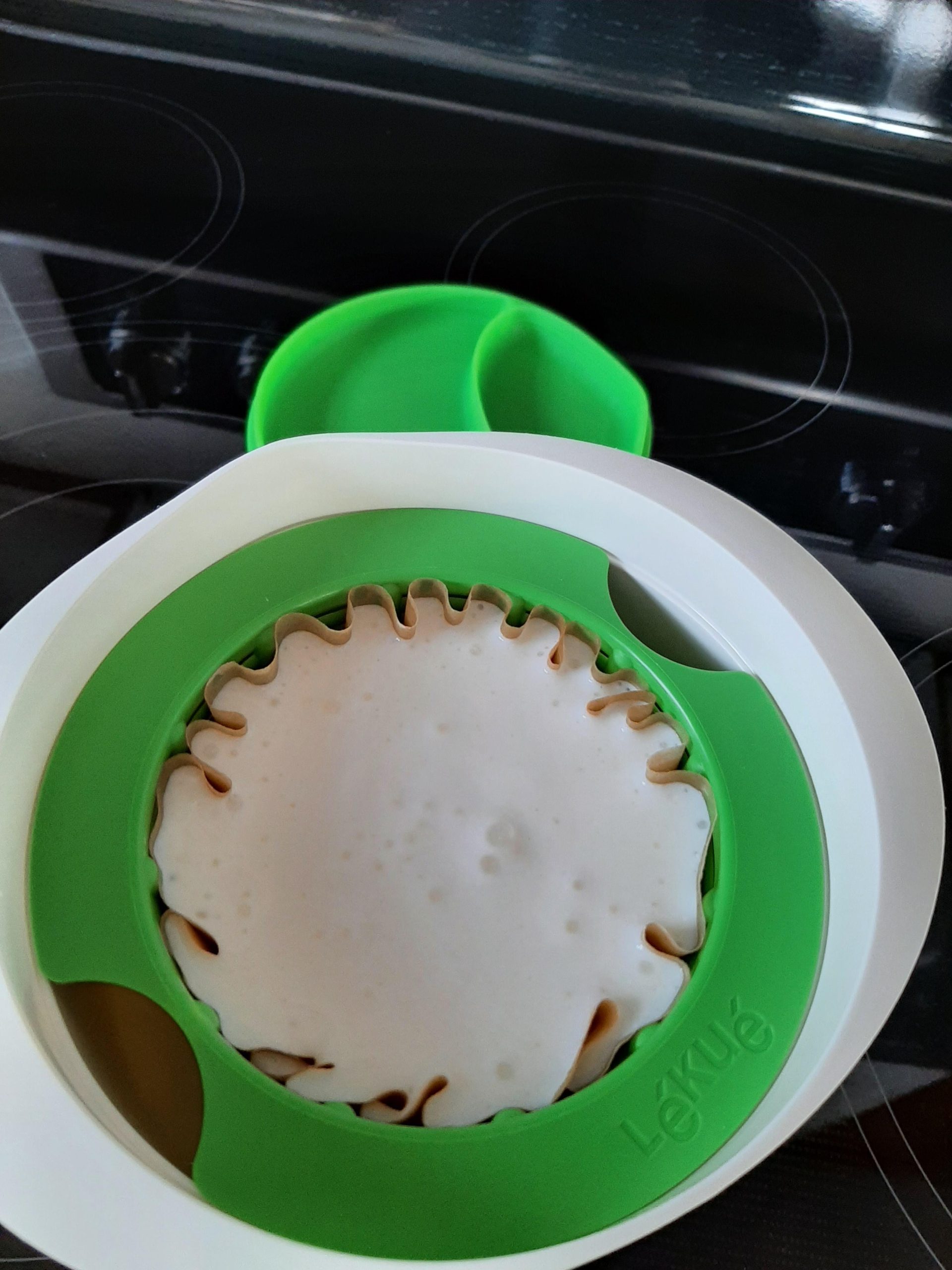 Lékué Homemade Cheese Maker Kit with 24 Recipe Book 'My Fresh Cheese' - All-in-One 100% Natural High Protein Cheese Making Kit - Makes 7.1-8.8oz of Cheese - Platinum Silicone customer photo 1