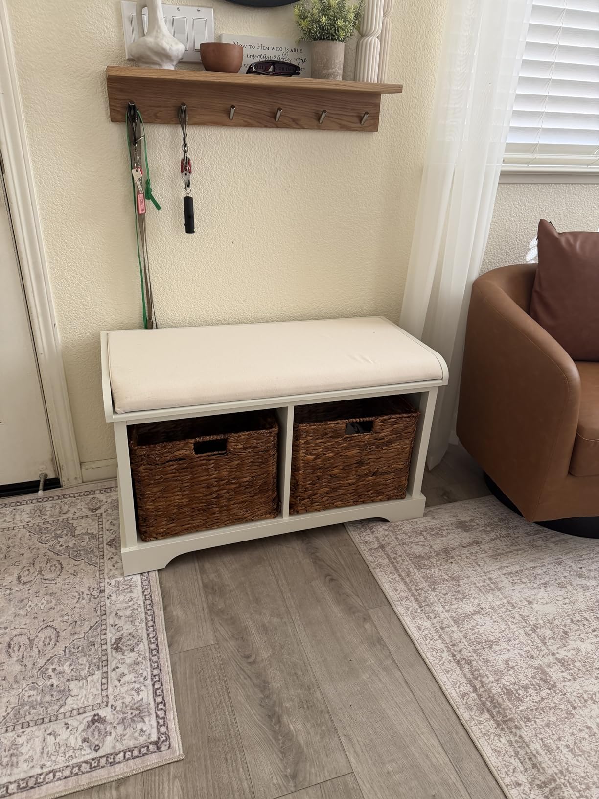 SAFAVIEH Home Collection - Freddy Vintage White Storage Bench with Wicker Baskets & Cushion, Entryway Seating Bench, Fully Assembled (AMH5736D) customer photo 1