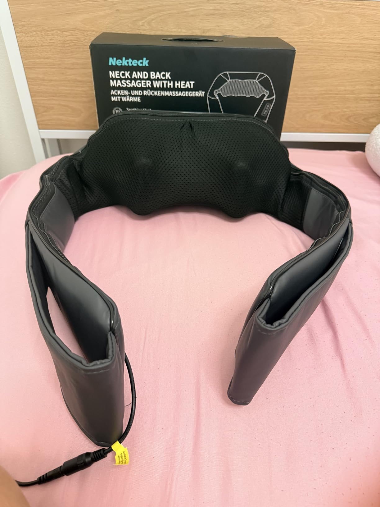Nekteck Shiatsu Neck Massager with Heat for Pain Relief Deep Tissue, 2026 Upgraded 3D Back Shoulder Kneading Massage Pillow, Mother's Day Father's Day Relaxation Gifts for Mom Dad, Black(NOT Cordless) customer photo 2