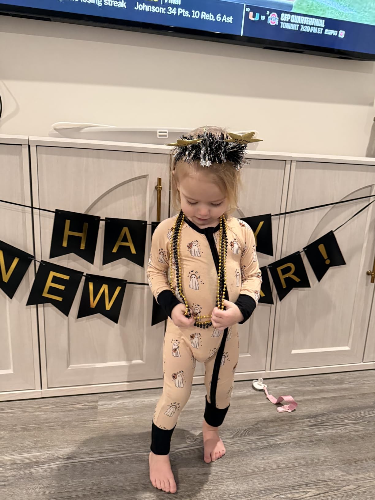 FECEDY Happy New Year Banner Black Bunting with Gold Alphabet for New Year Party Supplier Eve Party Decorations customer photo 1