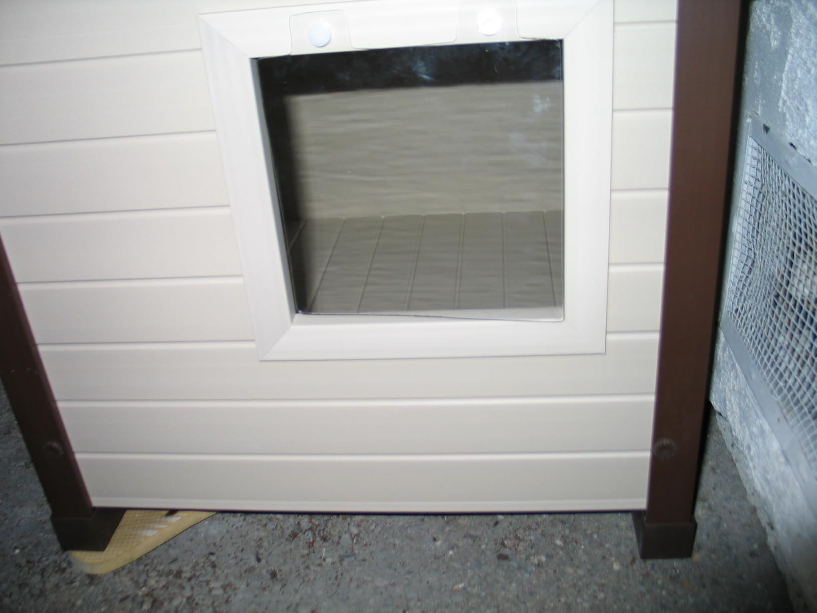 New Age Pet ECOFLEX Albany Outdoor Cat House - Weatherproof, Insulated, Elevated Floor, Dual Escape Doors customer photo 1