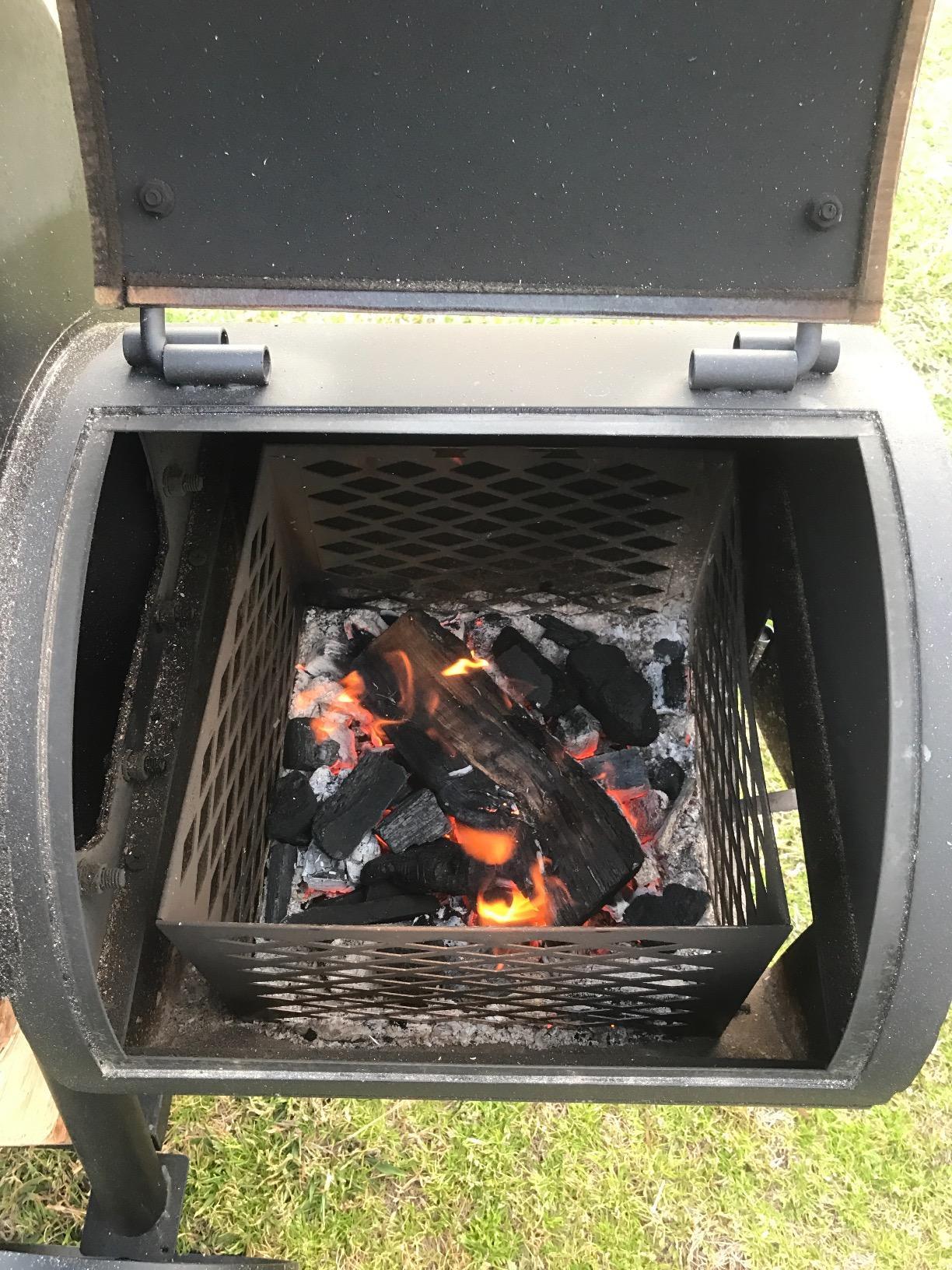 Oklahoma Joe's Highland Reverse Flow Smoker, Charcoal, Porcelain Coated Wire, Black customer photo 1