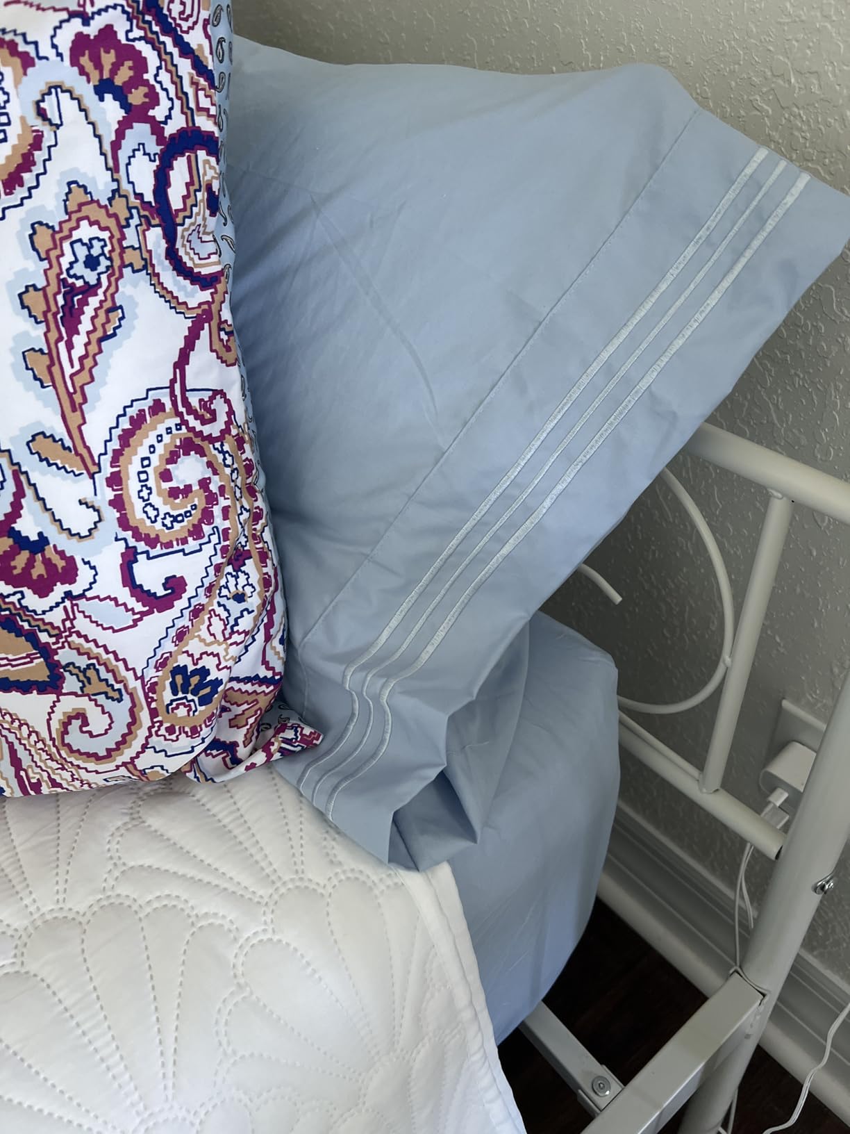 Queen Size 4 Piece Sheet Set - Comfy Breathable & Cooling Sheets - Hotel Luxury Bed Sheets for Women & Men - Deep Pockets, Easy-Fit, Extra Soft and Wrinkle Free Sheets - White Oeko-Tex Bed Sheet Set customer photo 1