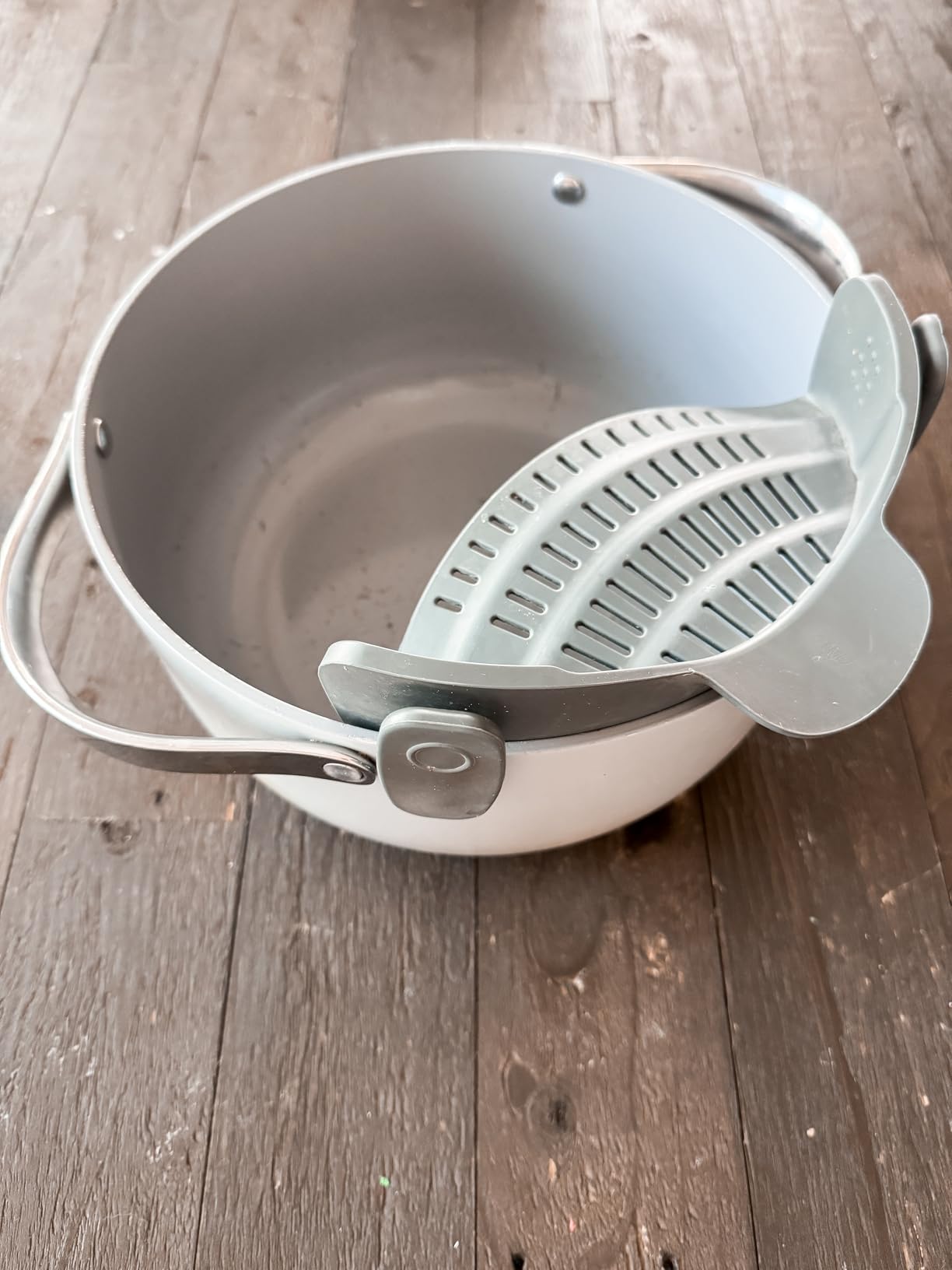 Kitchen Gizmo Snap N' Strain - Silicone Pasta Strainer Clip-On for Pots and Pans - Heat Resistant Colander for Vegetables and Noodles - Kitchen Gadgets for Cooking - Space-Saving Design - Gray customer photo 2