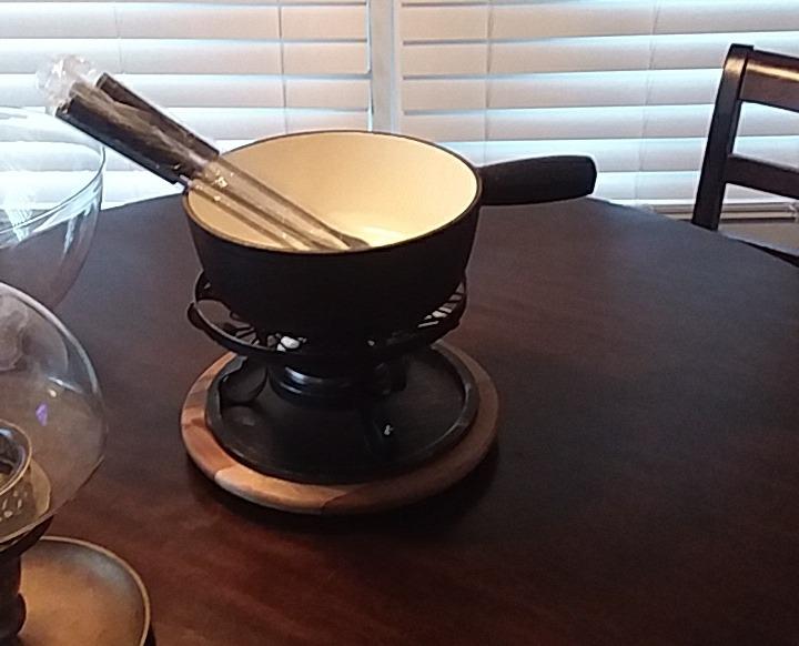 Artestia Cast Iron Fondue Pot Set for Cheese & Chocolate, Fondue Set for 6 with Burner & 6 Forks, Swiss Fondue Pot for Party, Family & Gift, Blue customer photo 2