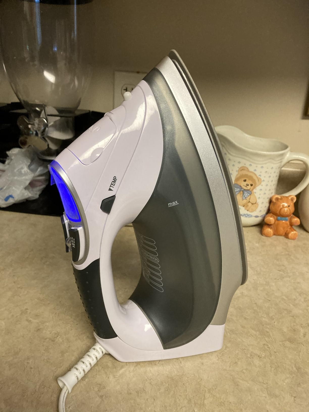 BEAUTURAL 1800-Watt Steam Iron with Digital LCD Screen, Double-Layer and Ceramic Coated Soleplate, 3-Way Auto-Off, 9 Preset Temperature and Steam Settings for Variable Fabric Gray customer photo 1