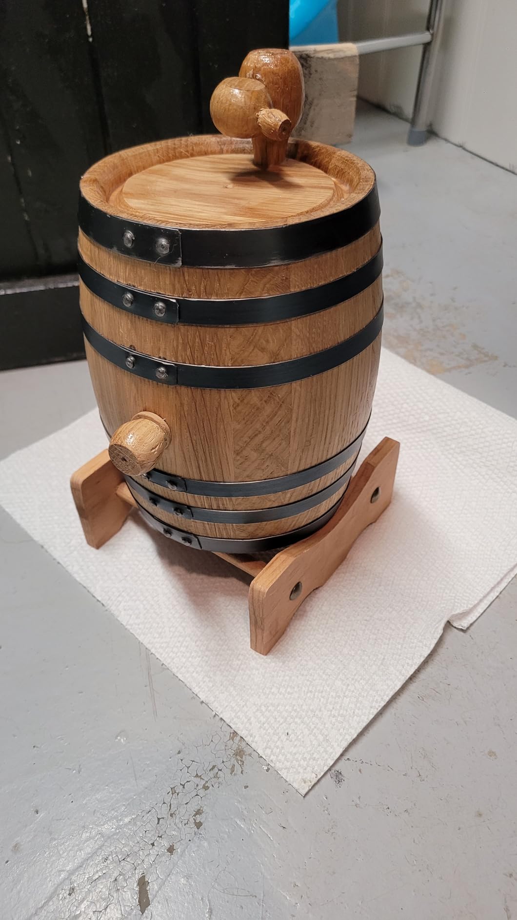 Red Head Barrels - 2 L Premium Distillery-Grade Oak Barrels for Aging Whiskey, Rum, and More, Ideal for Whiskey Barrel or Wine Barrel, American Charred Oak Barrel with 12-Page Cocktail Recipe Booklet customer photo 1