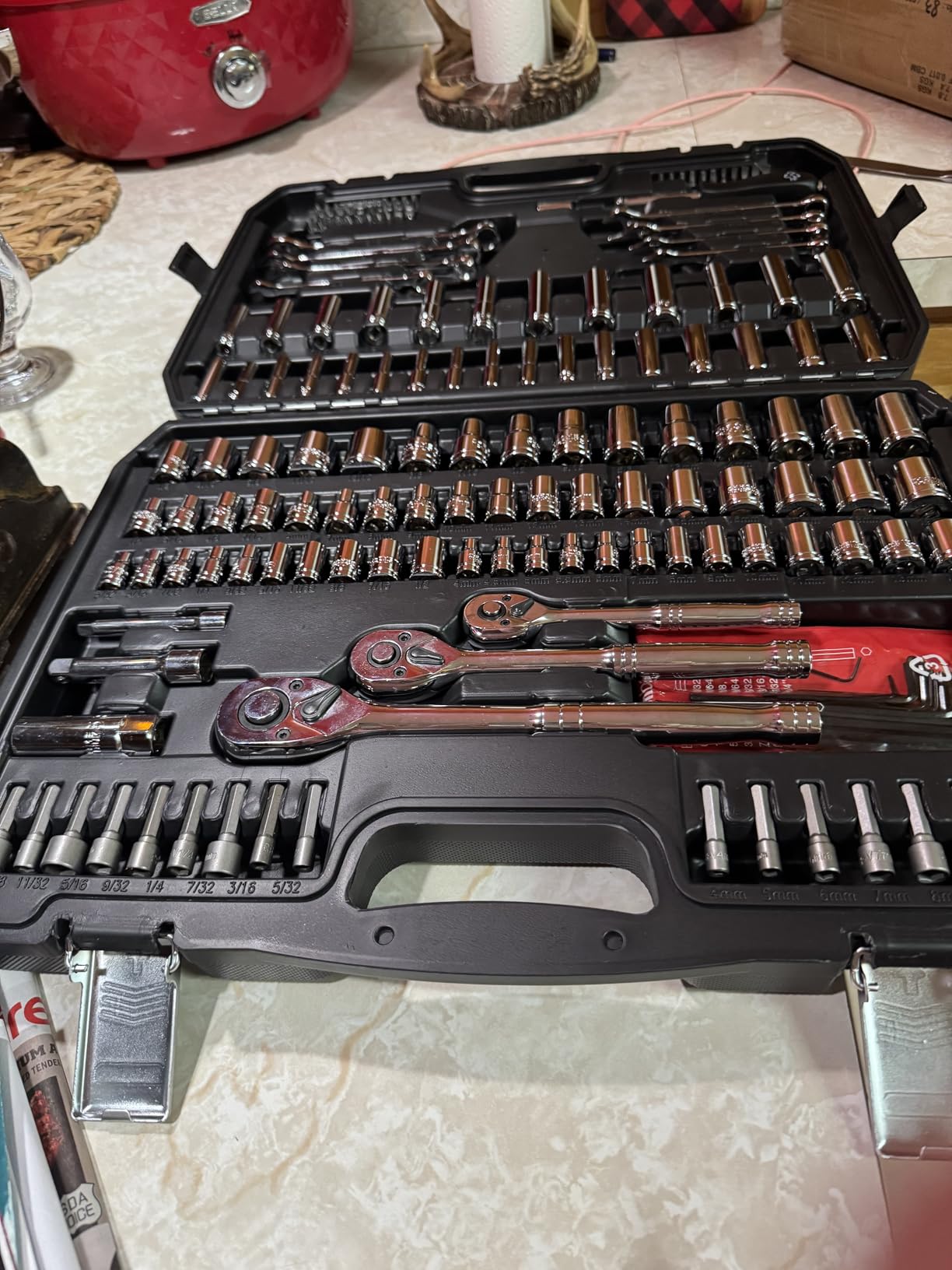 Amazon Basics 201-Piece Mechanic's Socket Tool Set With Case, SAE and Metric Sizes customer photo 2