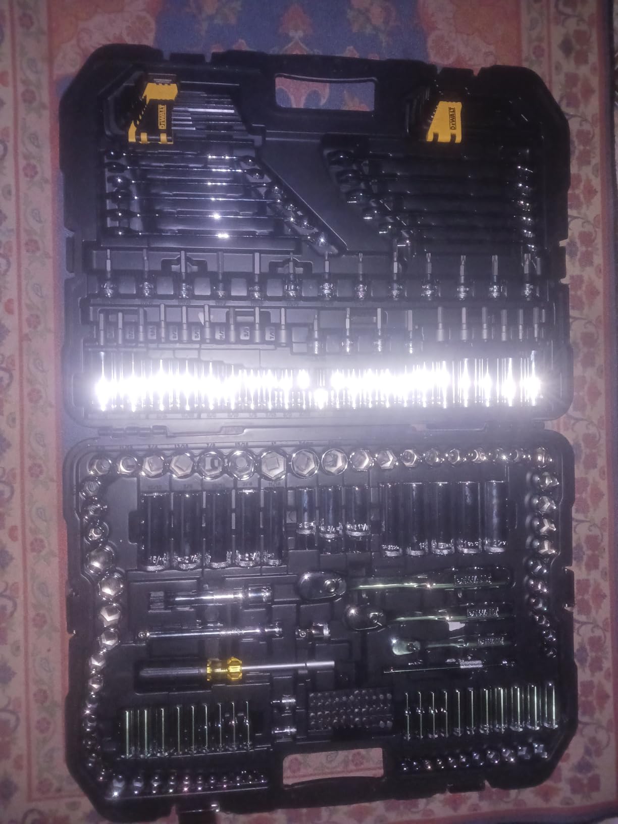 DEWALT Mechanic Tool Set, 247-Piece, 1/4 in., 3/8 in. and 1/2 in. Drive, SAE, Ratchets, Sockets, Hex Keys, Combination Wrenches customer photo 2