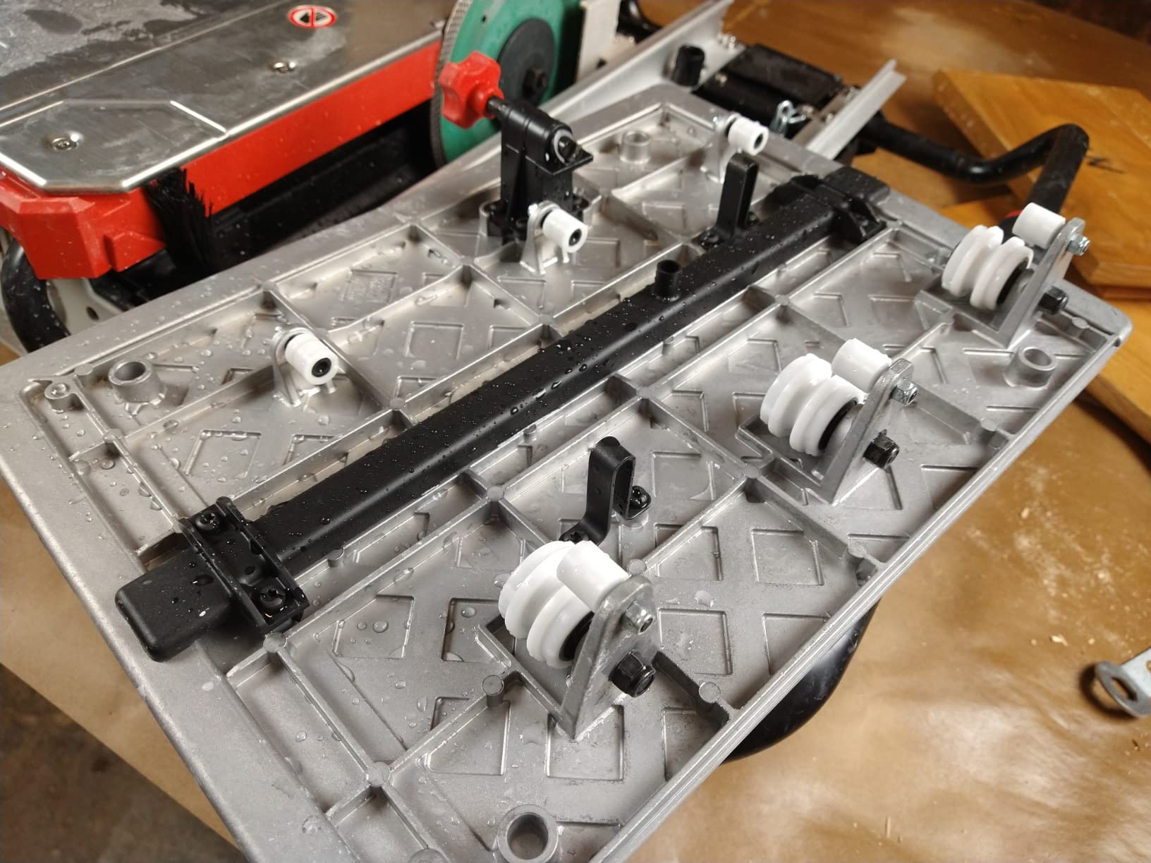 PORTER-CABLE Tile Saw, Wet Saw with 7-inch Cutting Capacity and On-Board Cutting Guide (PCE980) customer photo 1