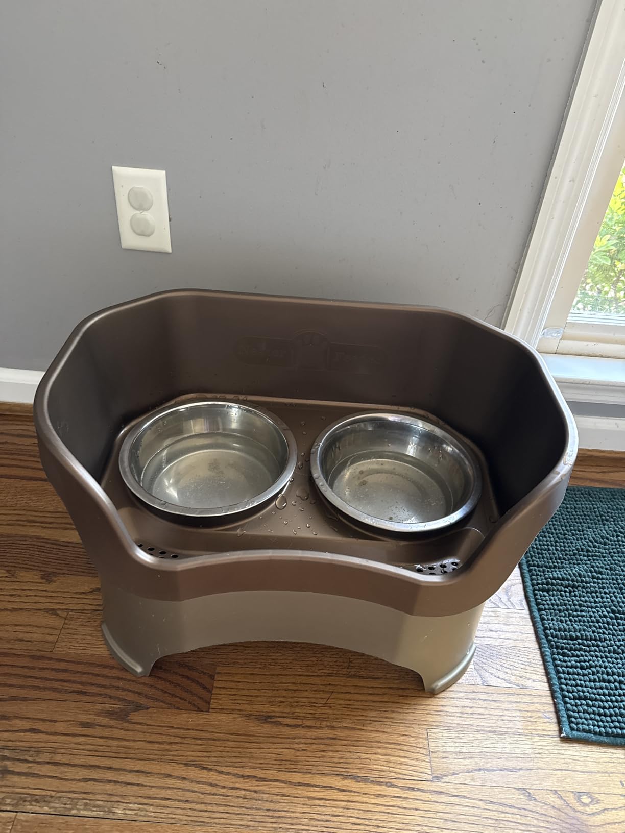 Neater Pet Brands Neater Feeder Deluxe Mess Proof Dog Bowls Elevated for Large Dogs Over 40 lbs, Made in USA, No Spill Raised Dog Food Bowl Stand Feeding Station, Food and Water Bowl Set, Black customer photo 2
