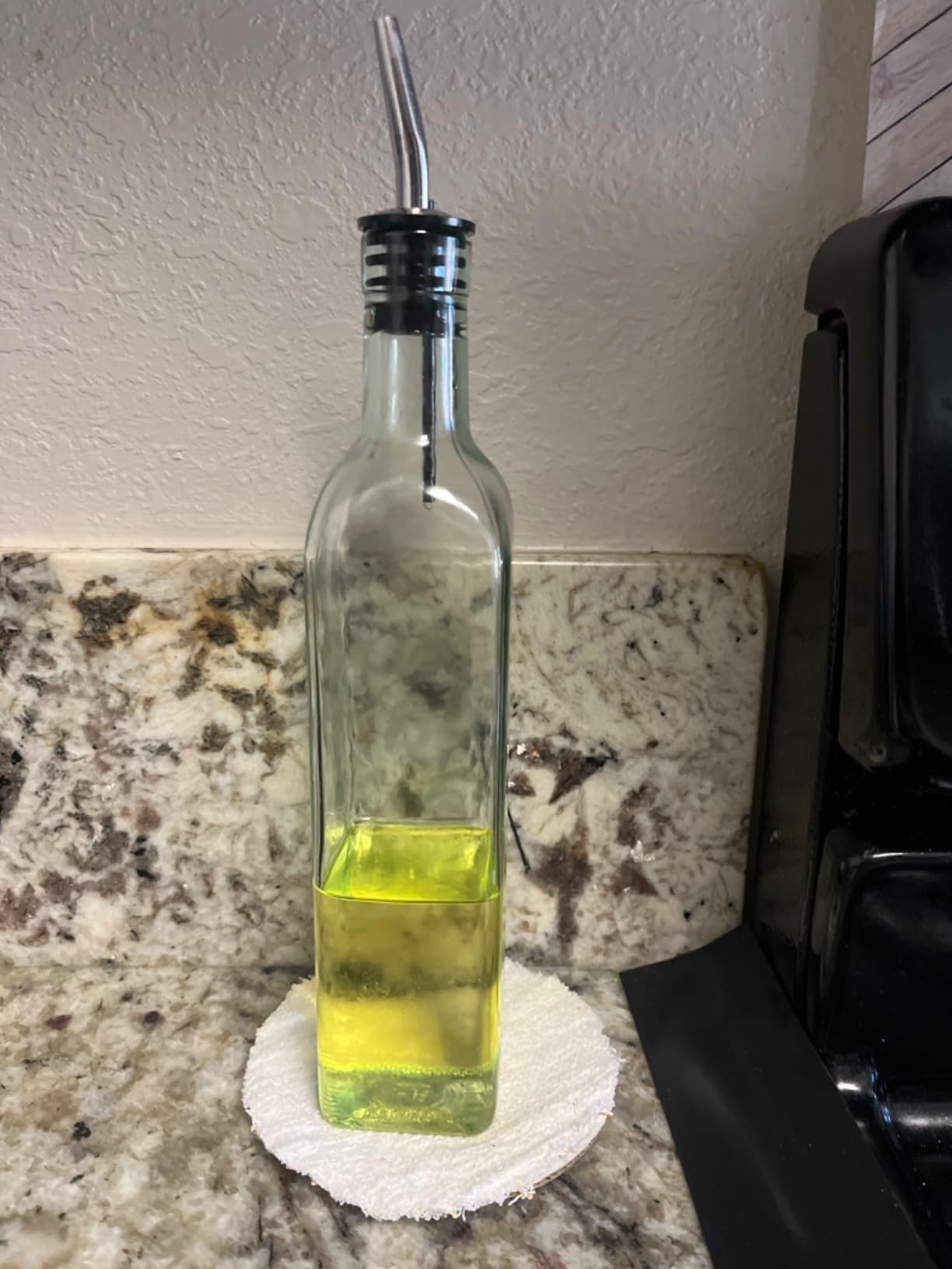 EHOMEA2Z Italian Glass Olive Oil Dispenser Bottle - 16 Oz, Oil and Vinegar Cruet with Stainless Steel Spout customer photo 2