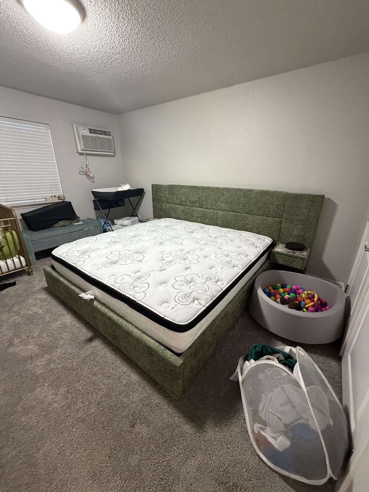 Signature Design by Ashley Chime 12 Hybrid Innerspring Queen Size Mattress, Ultra Plush Feel, Gel Memory Foam for Lumbar Support, Mattress in a Box, 12 Inch customer photo 1