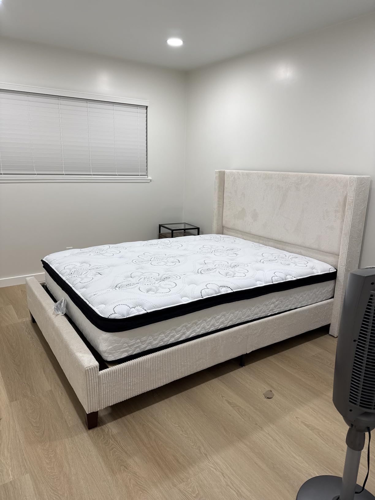 Signature Design by Ashley Chime 12 Hybrid Innerspring Queen Size Mattress, Ultra Plush Feel, Gel Memory Foam for Lumbar Support, Mattress in a Box, 12 Inch customer photo 2