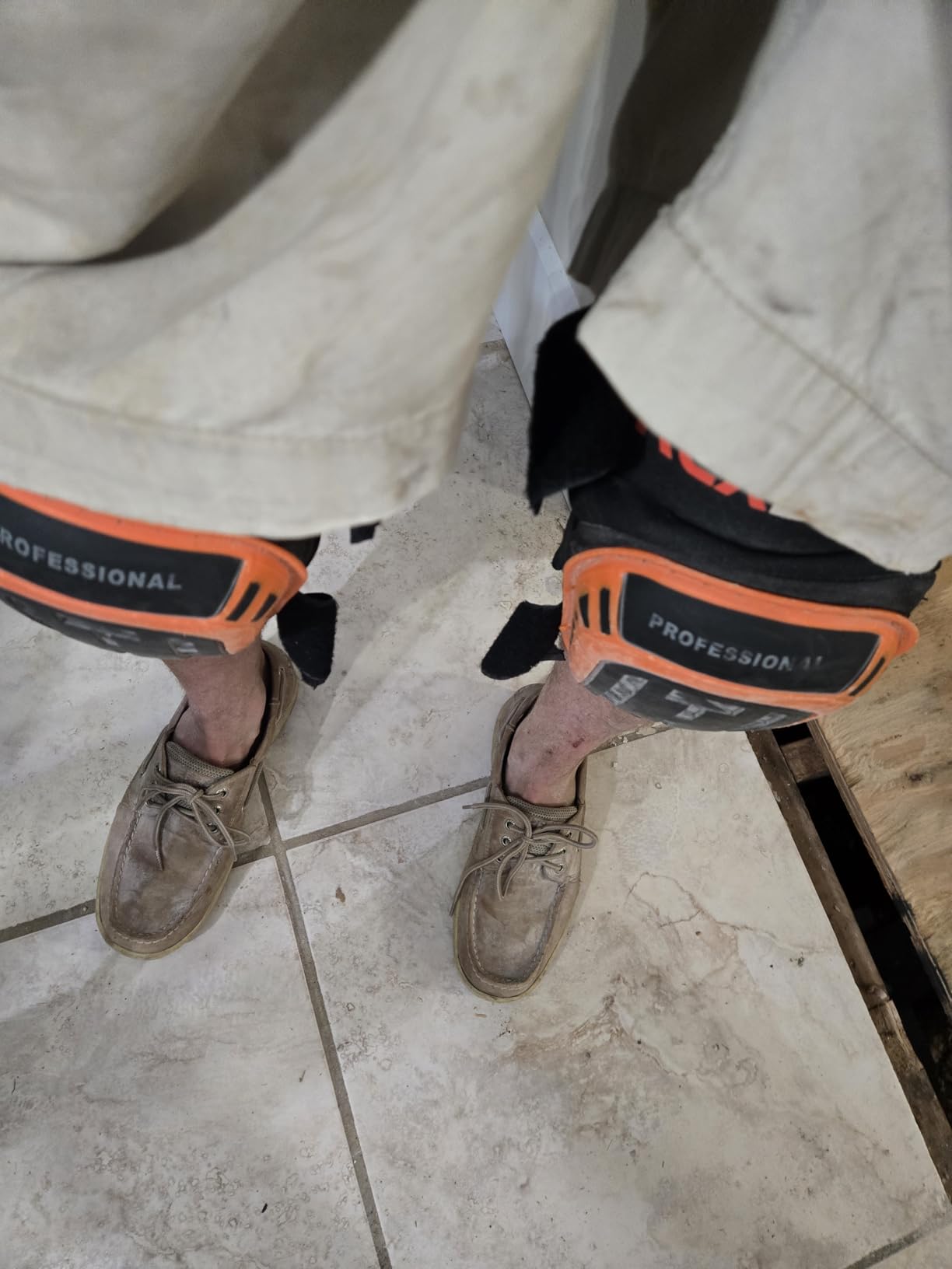 REXBETI Knee Pads for Work, Construction Knee Pads for Men, Heavy Duty Comfortable Anti-slip Foam Gel Knee Pads for Gardening Flooring and Cleaning, Strong Stretchable Straps, Orange customer photo 2
