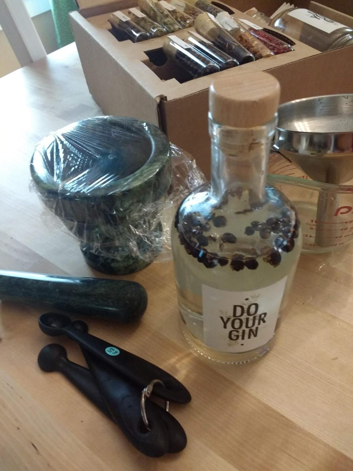 DO YOUR GIN | DIY Gin Making Kit with 12 Botanicals, Bottles & Recipes | Cocktail Making Kit | Gifts for Gin Lovers, Men & Women | Birthday, Father's Day & Christmas customer photo 2