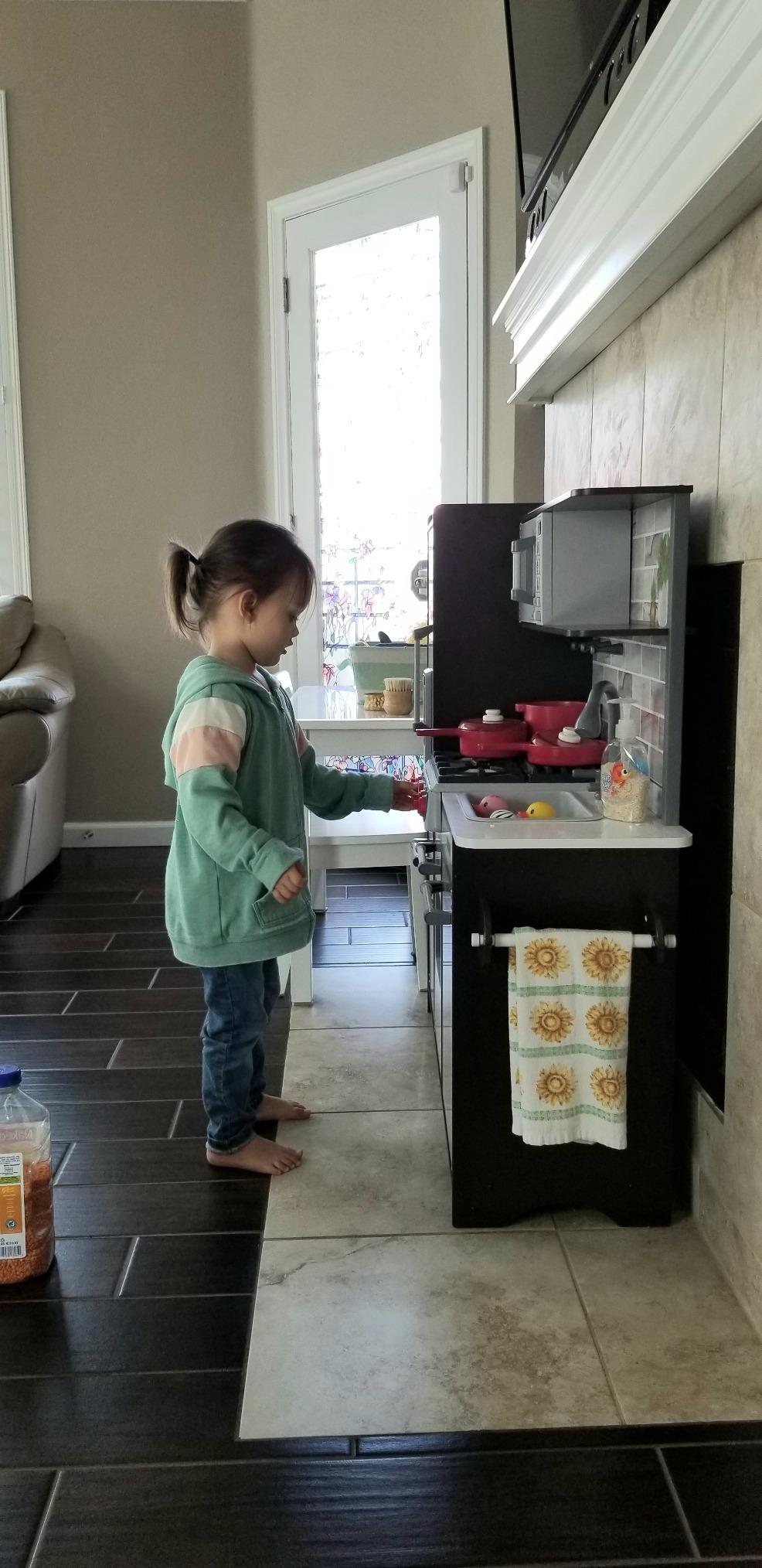 KidKraft Uptown Elite Espresso Play Kitchen with EZ Kraft Assembly, Lights and Sounds, Working Ice Maker and Click and Turn Knobs, Gift for Ages 3+ customer photo 1