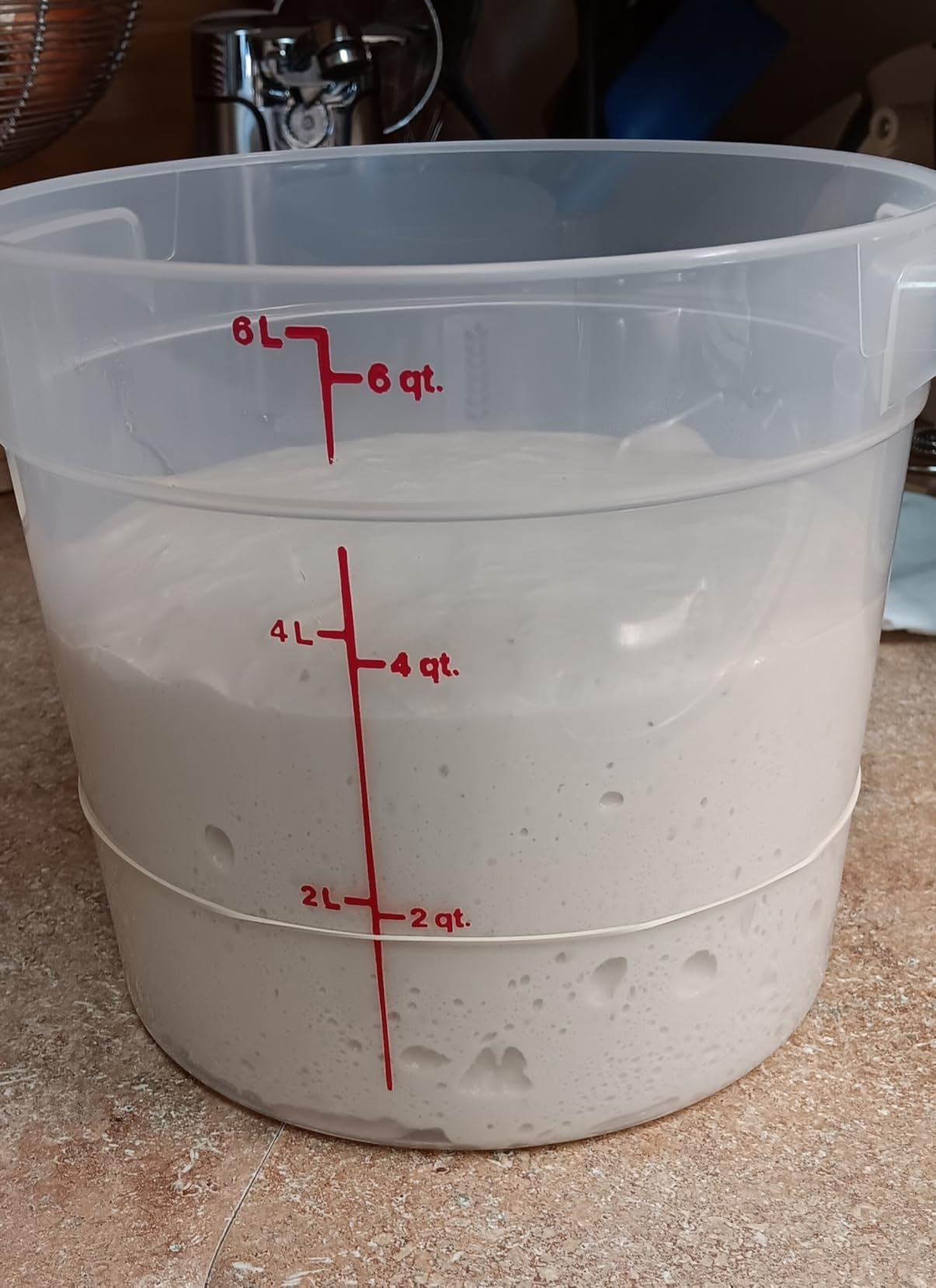 Cambro RFS6PP190 Camwear 6-Quart Round Food Storage Container with Lid customer photo 1