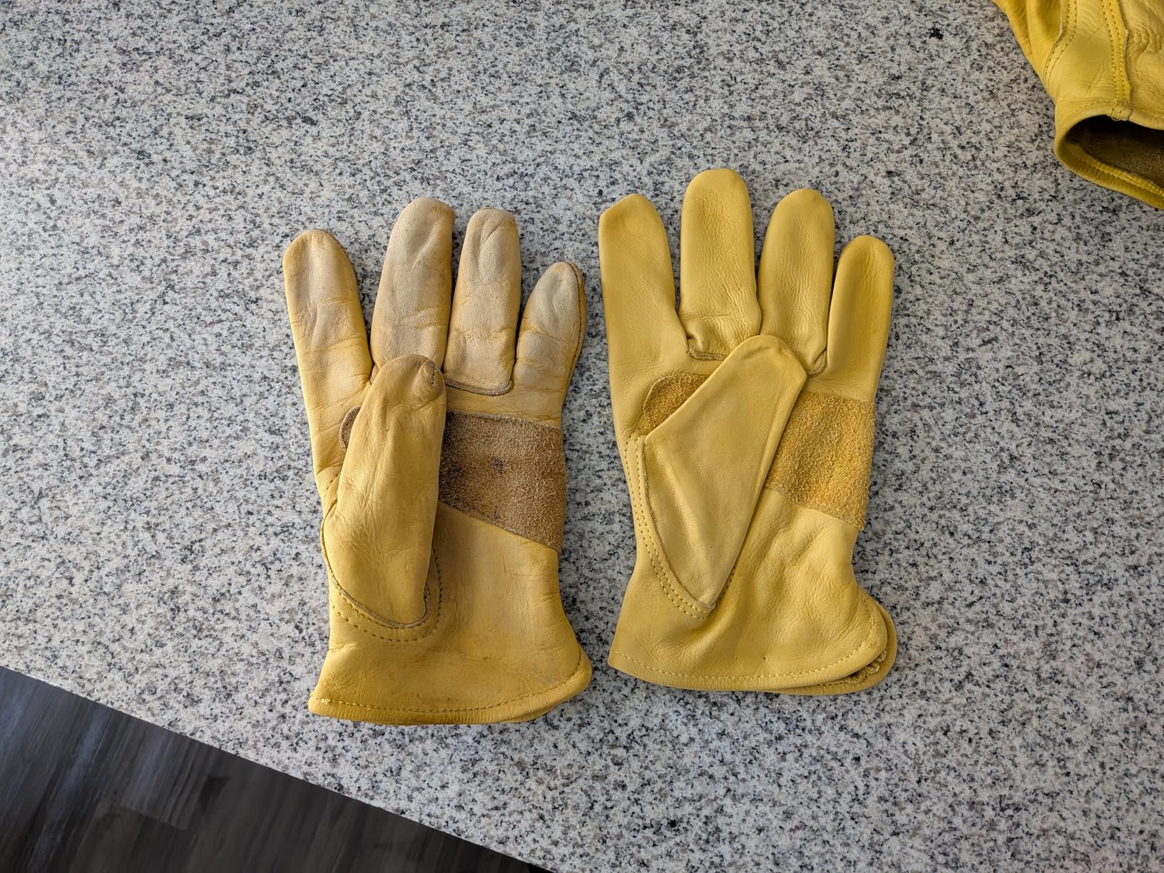 Wells Lamont Leather Work Gloves for Men - Grain Cowhide, Reinforced Palm - Ideal for Construction, Farming, Ranching - Ergonomic Fit, Keystone Thumb, Elasticized Wrist - Saddletan, Large (1129L) customer photo 2